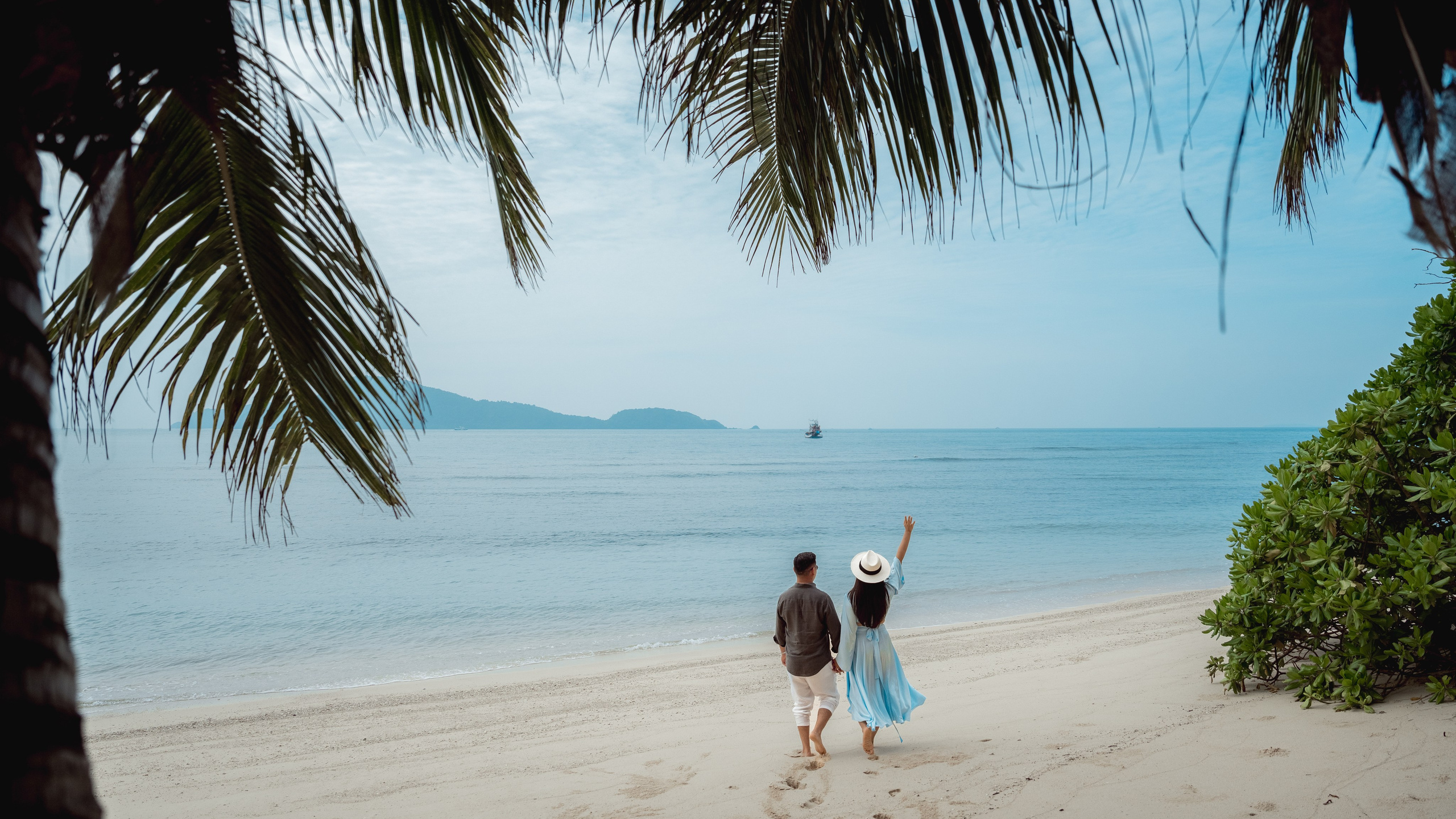 Family, wedding and portrait photographer on the island of Phuket