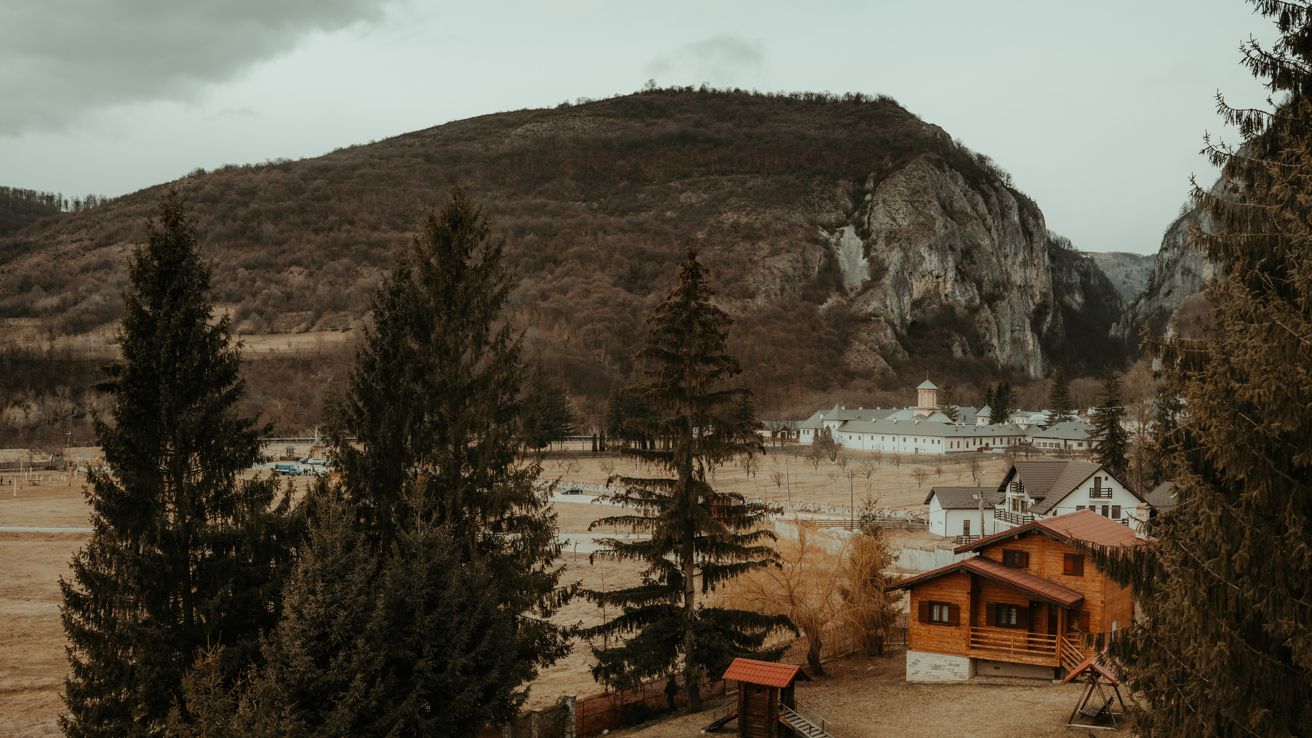 Descoperă Pensiunea Cheile-Oltetului prin Lentila mea