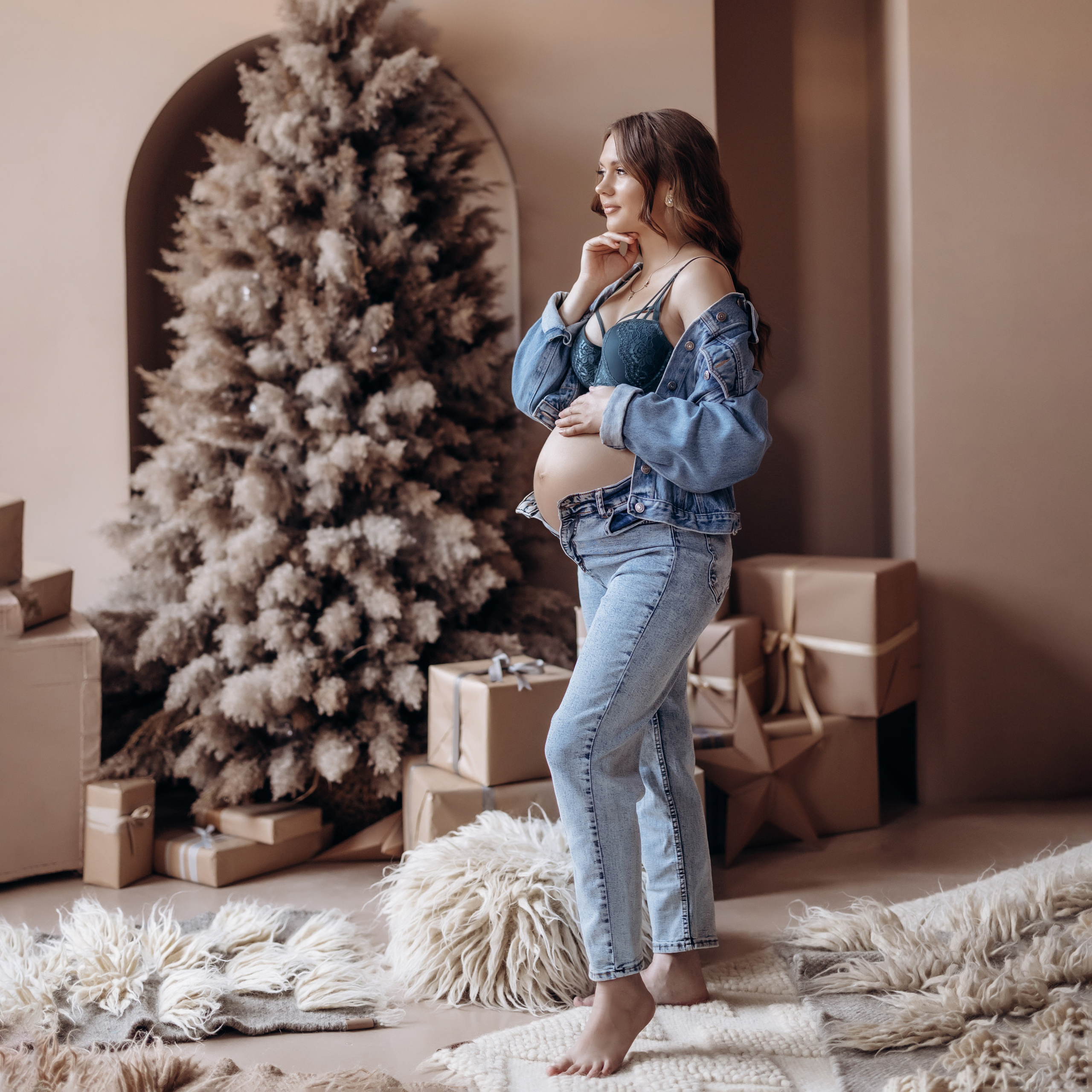 Фотосесія вагітності в інтер’єрній фотостудії. Весільний фотограф Львів Оля Грабовенська