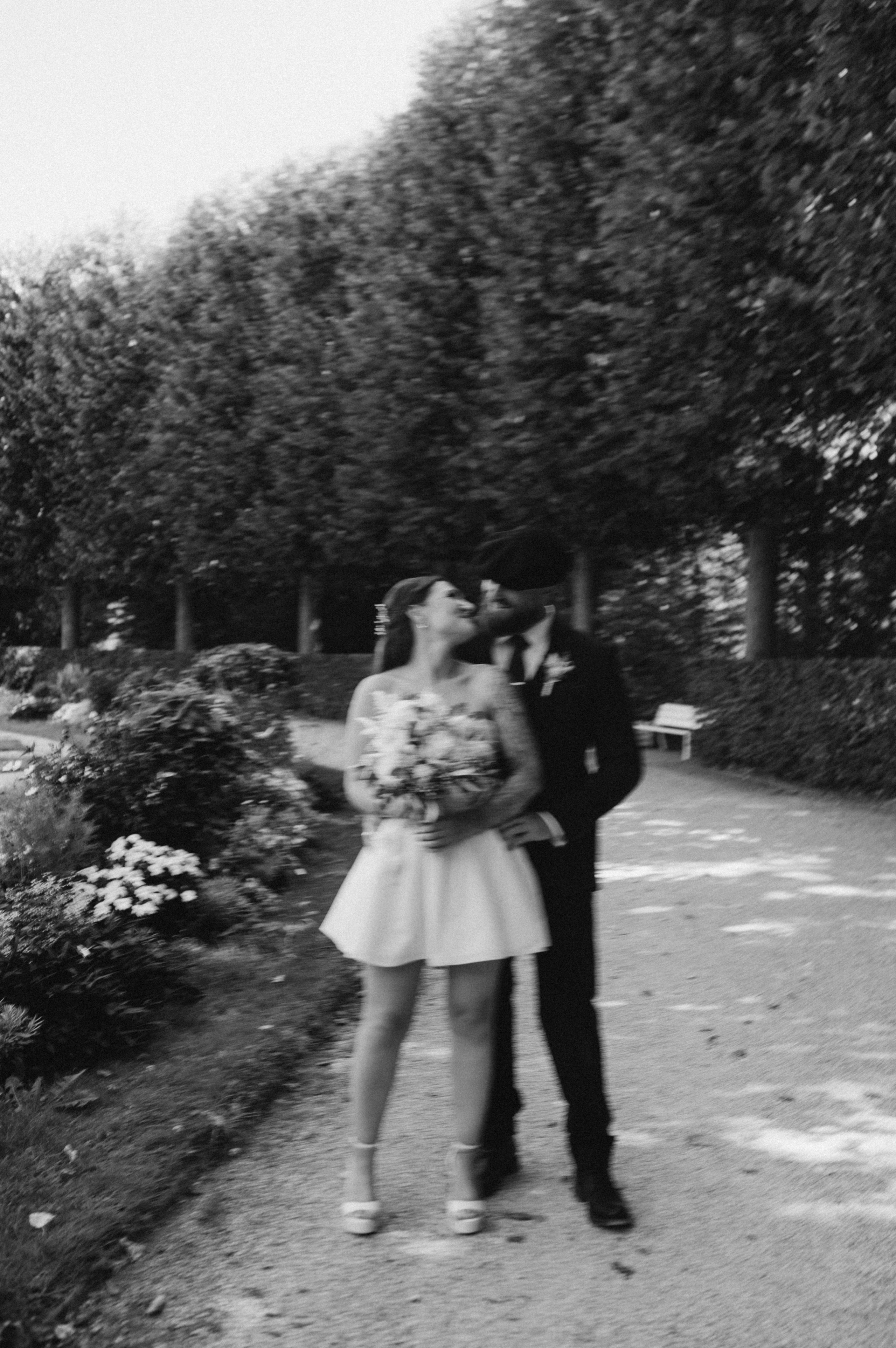 Hochzeitspaar vor malerischem Hintergrund