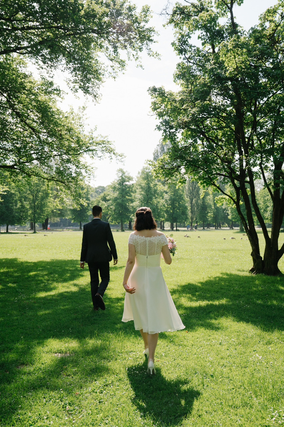 Wedding photographer in Munich in Standesamt Schloss Suresnes. Inna Zaytseva Photography | Photographer in Munich | Content Creation