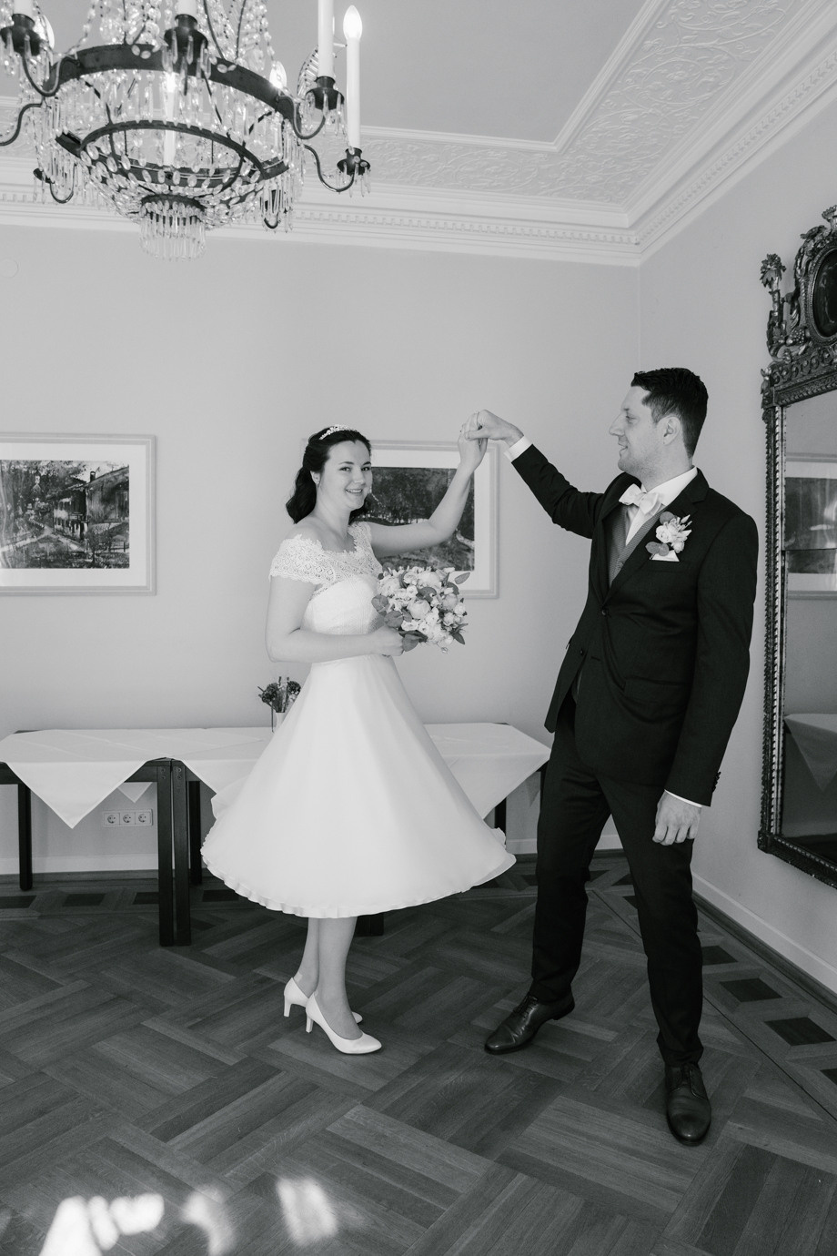 Hochzeitsfotograf München. Standesamt in Schloss Suresnes. Hochzeitsreportagen München