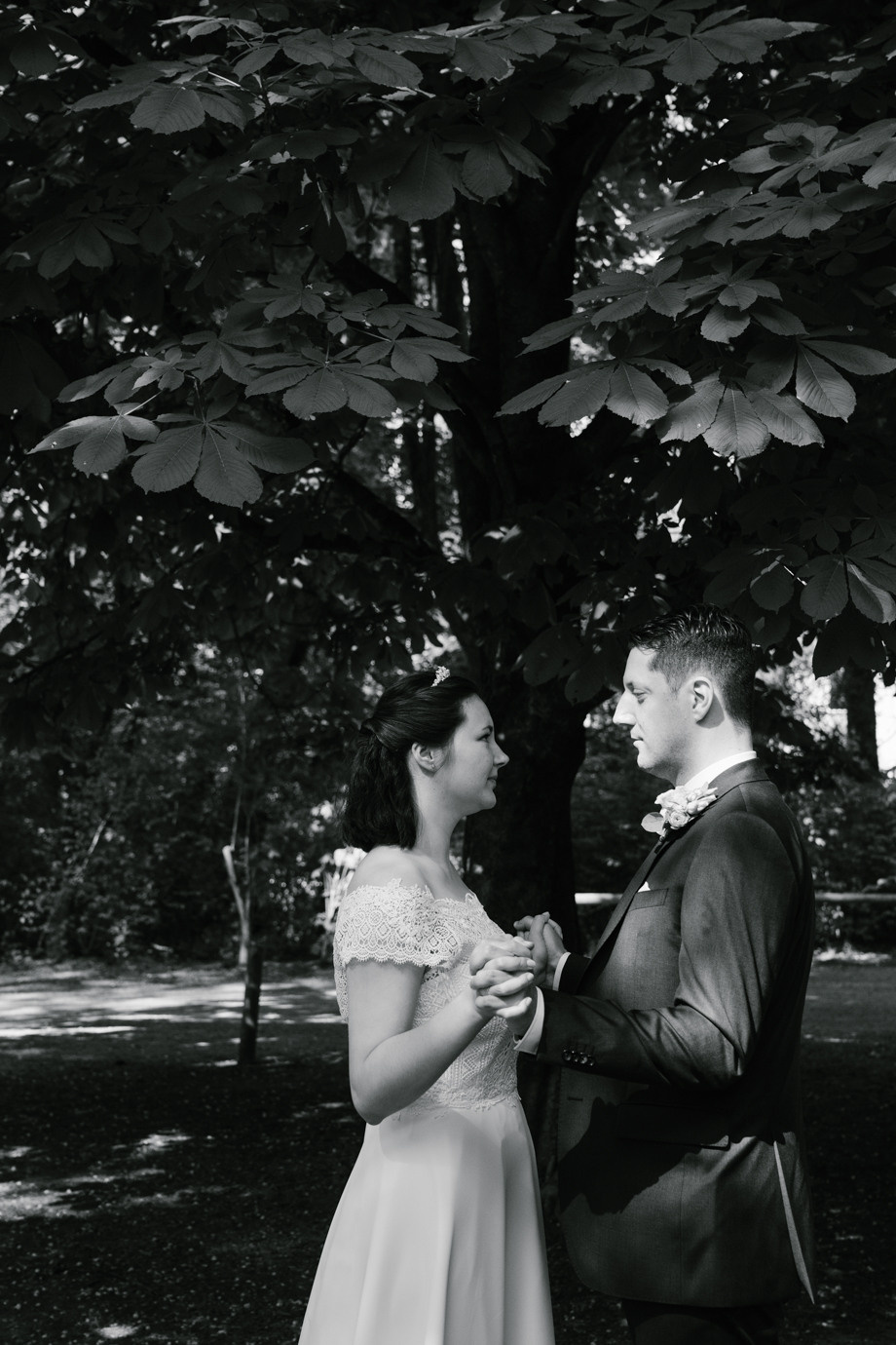 Wedding photographer in Munich in Standesamt Schloss Suresnes. Inna Zaytseva Photography | Photographer in Munich | Content Creation