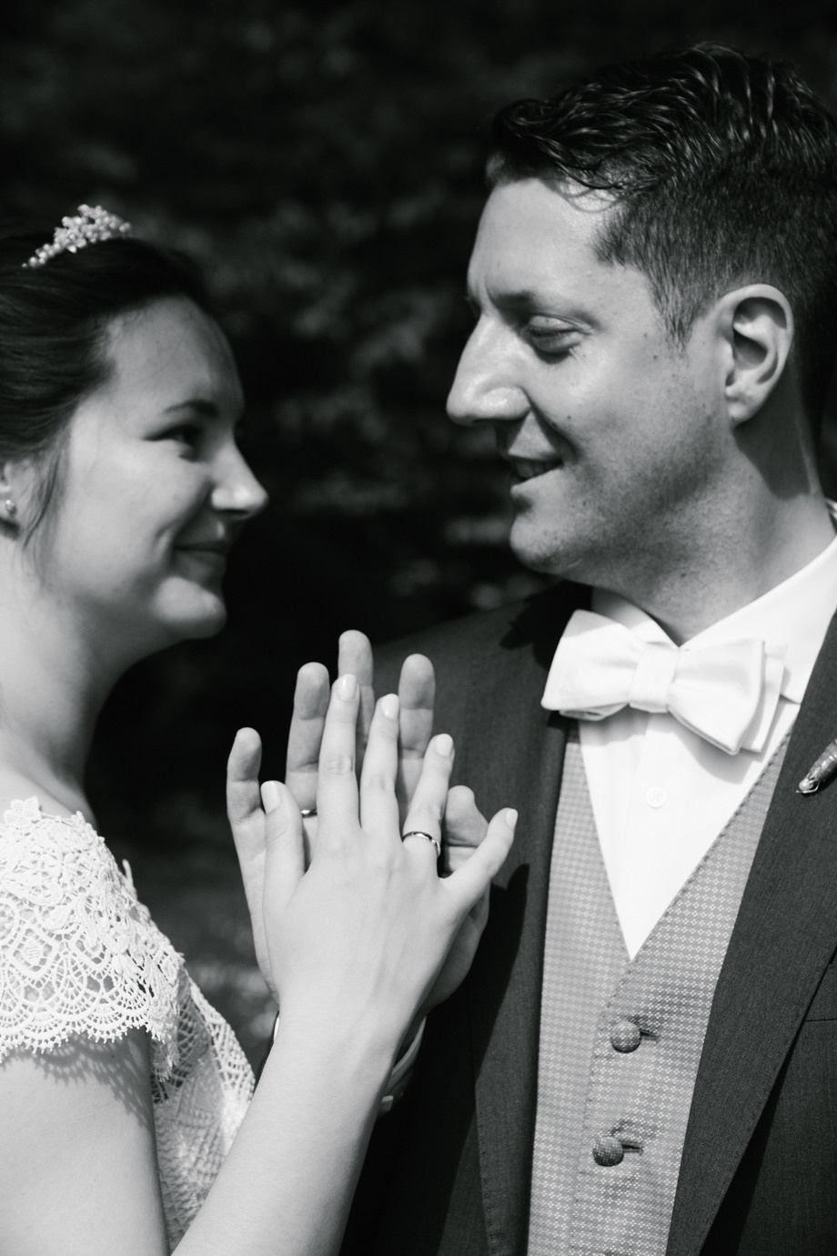 Wedding photographer in Munich in Standesamt Schloss Suresnes. Inna Zaytseva Photography | Photographer in Munich | Content Creation