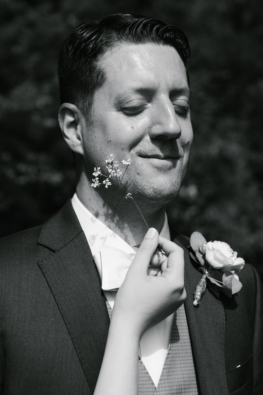 Wedding photographer in Munich in Standesamt Schloss Suresnes. Inna Zaytseva Photography | Photographer in Munich | Content Creation