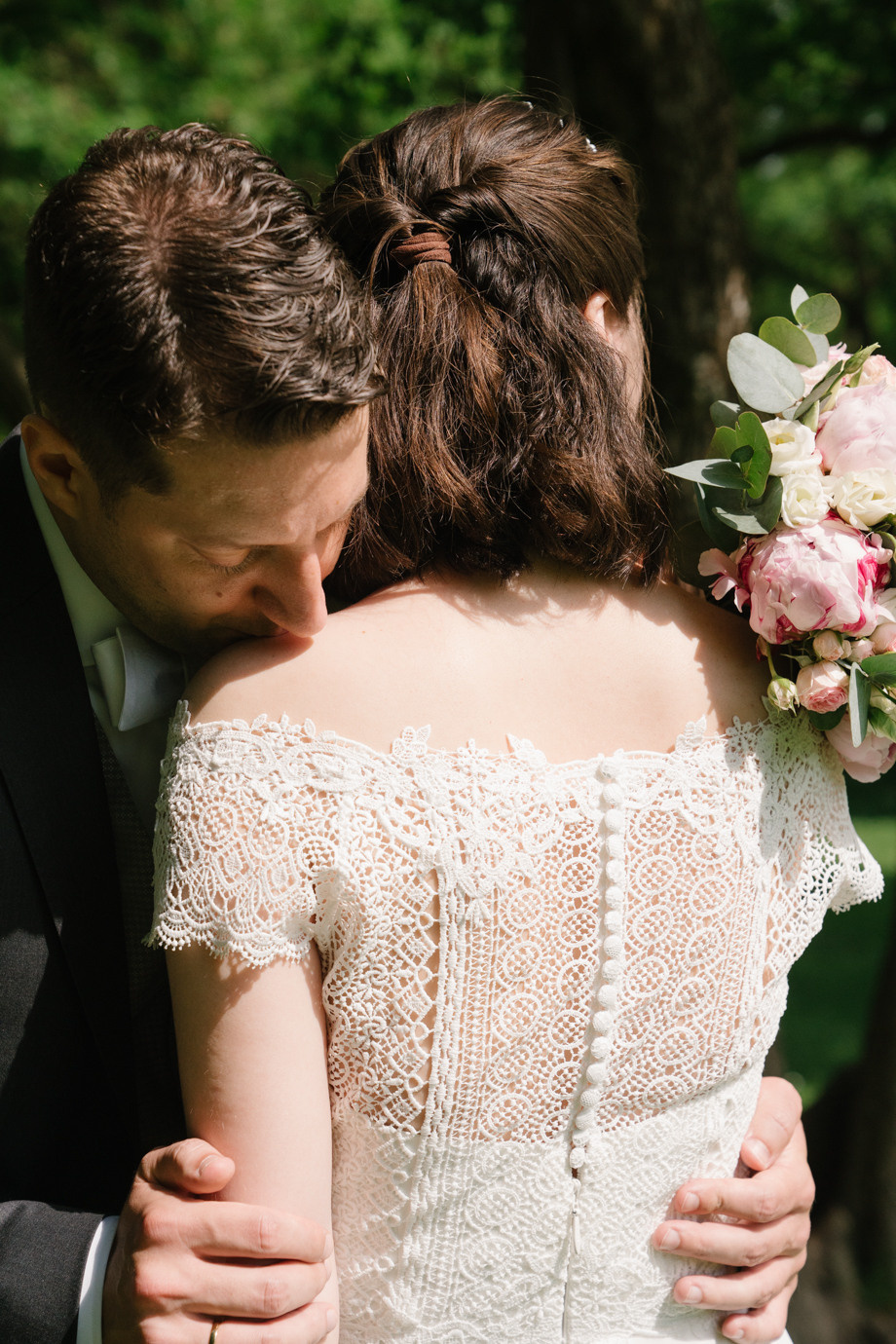 Wedding photographer in Munich in Standesamt Schloss Suresnes. Inna Zaytseva Photography | Photographer in Munich | Content Creation