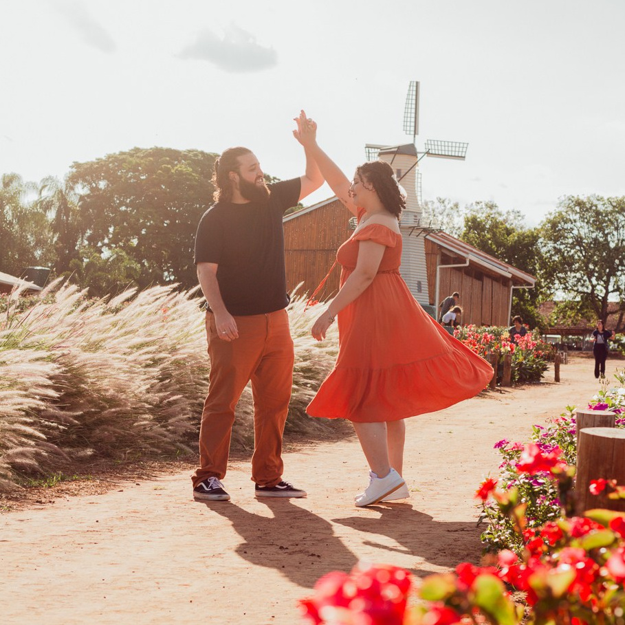 Pedido de Casamento e Pré-Wedding em Holambra | Joyce Maria Fotografia. Joyce Maria Fotografia | Fotógrafa em Holambra