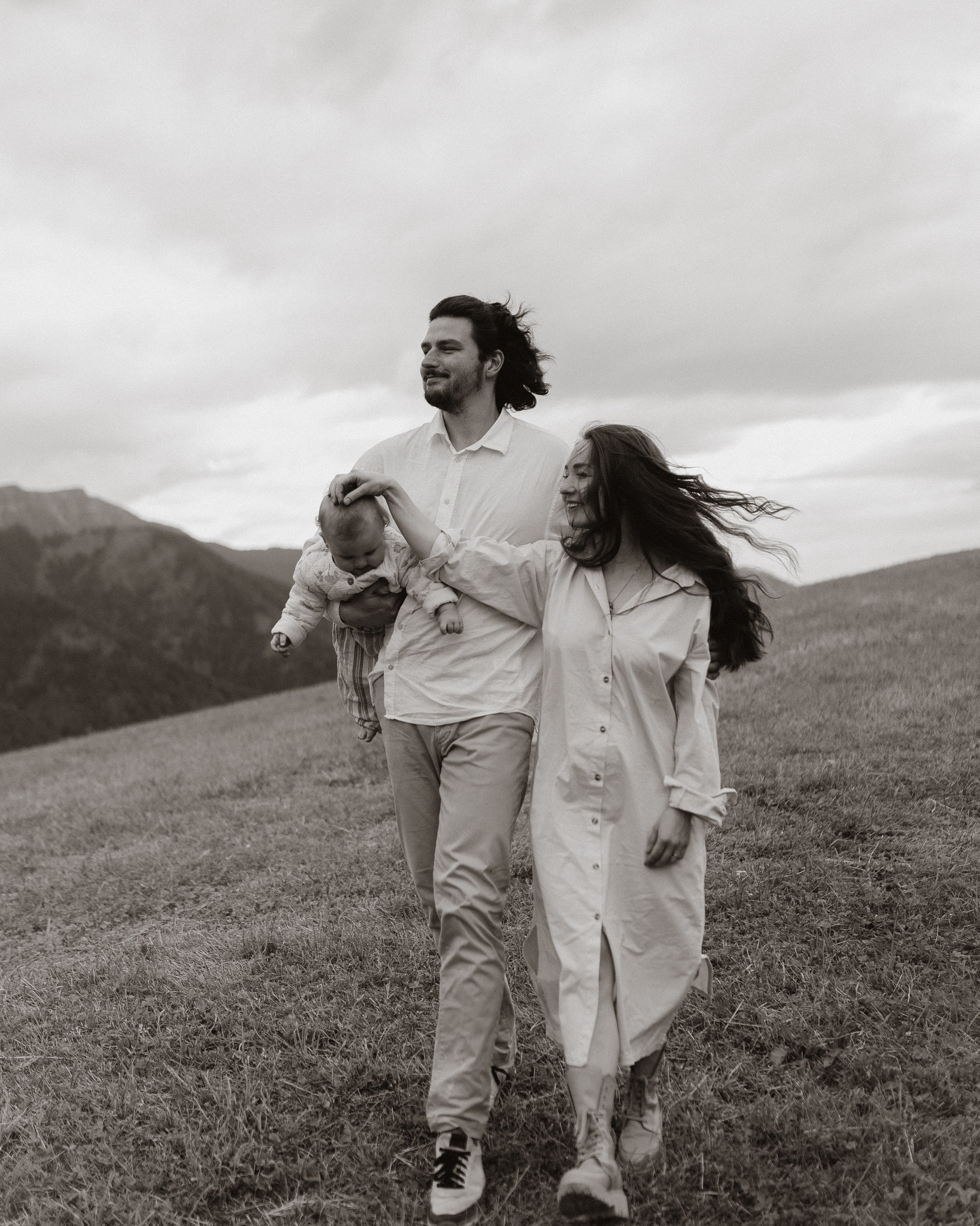 About me. Polina Sobol — family & documentary photographer in Bern. Outdoor & urban photo sessions for families, kids and couples