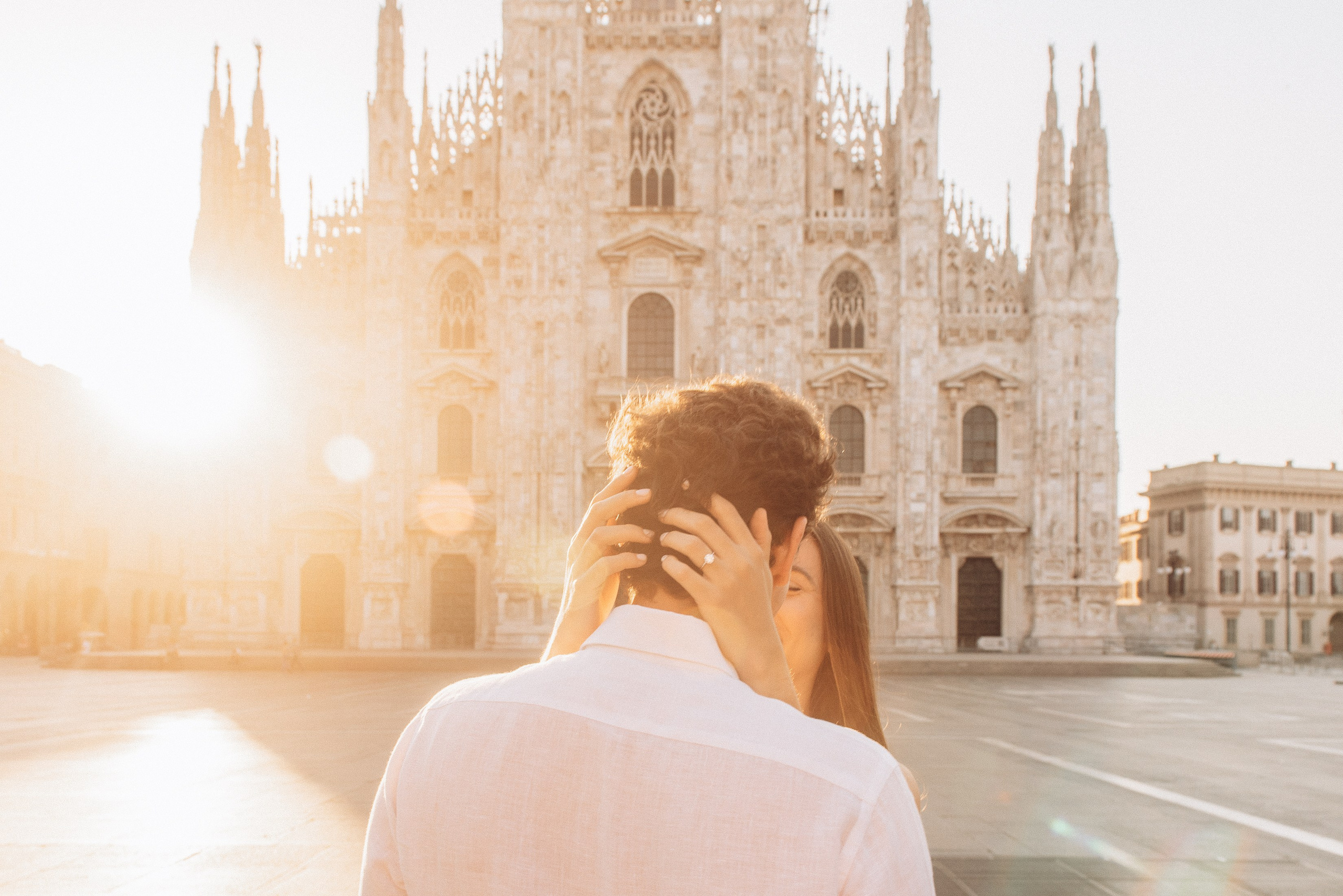 Romantic photoshooting in Milan. Best photographer in Milan. Couple photo session in romantic places
