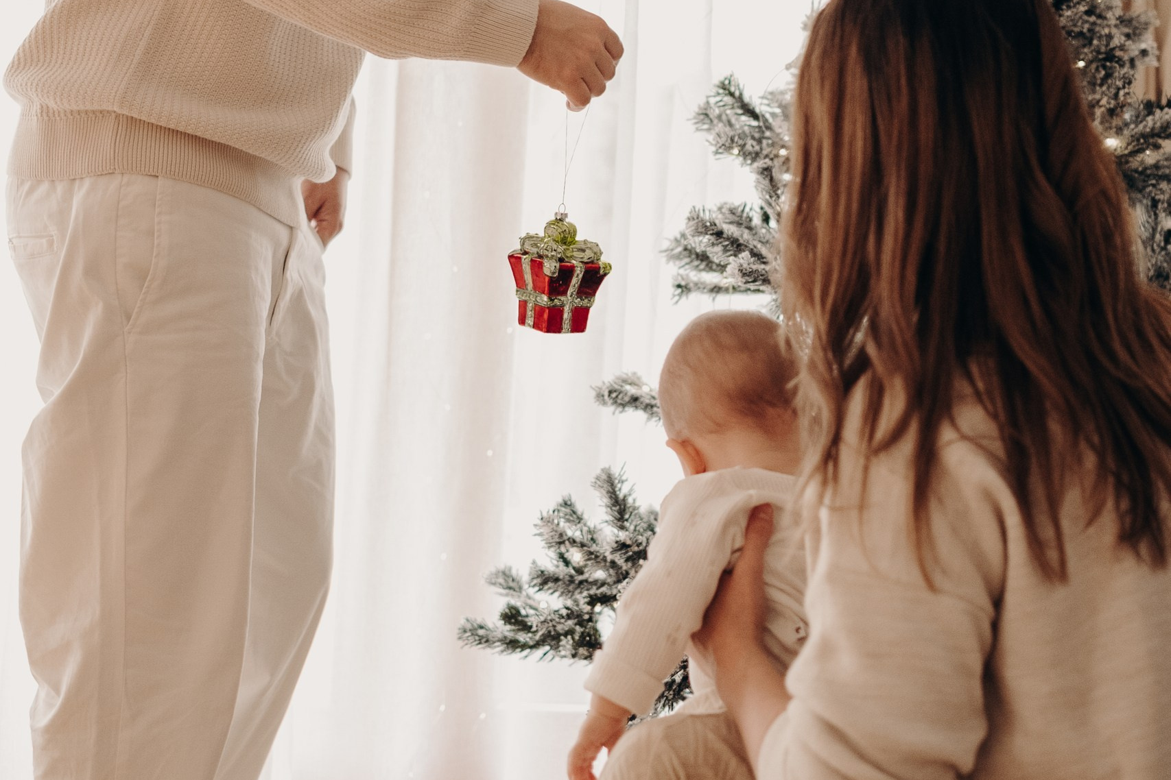 Weihnachtsfotoshooting bei euch zu Hause. Eure authentischen Familien- & Newbornmomente –erzählt in Fotos & Videos