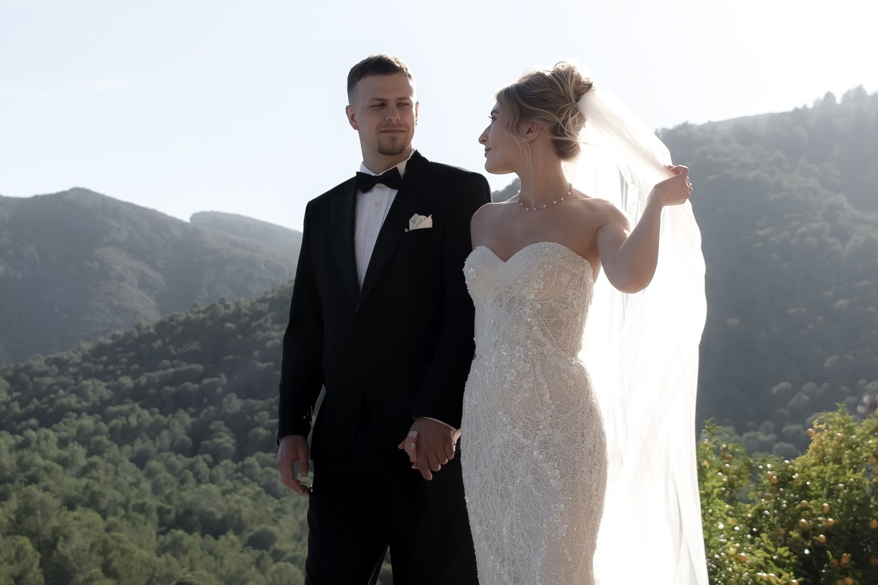 Brautpaar bei der Hochzeitsfotografie in den Bergen der Costa Blanca bei Alicante
