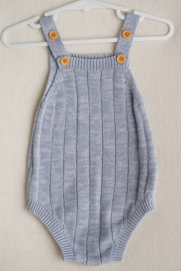 Cake smash outfits for boys. Newborn and family photographer. Hills District. Sydney