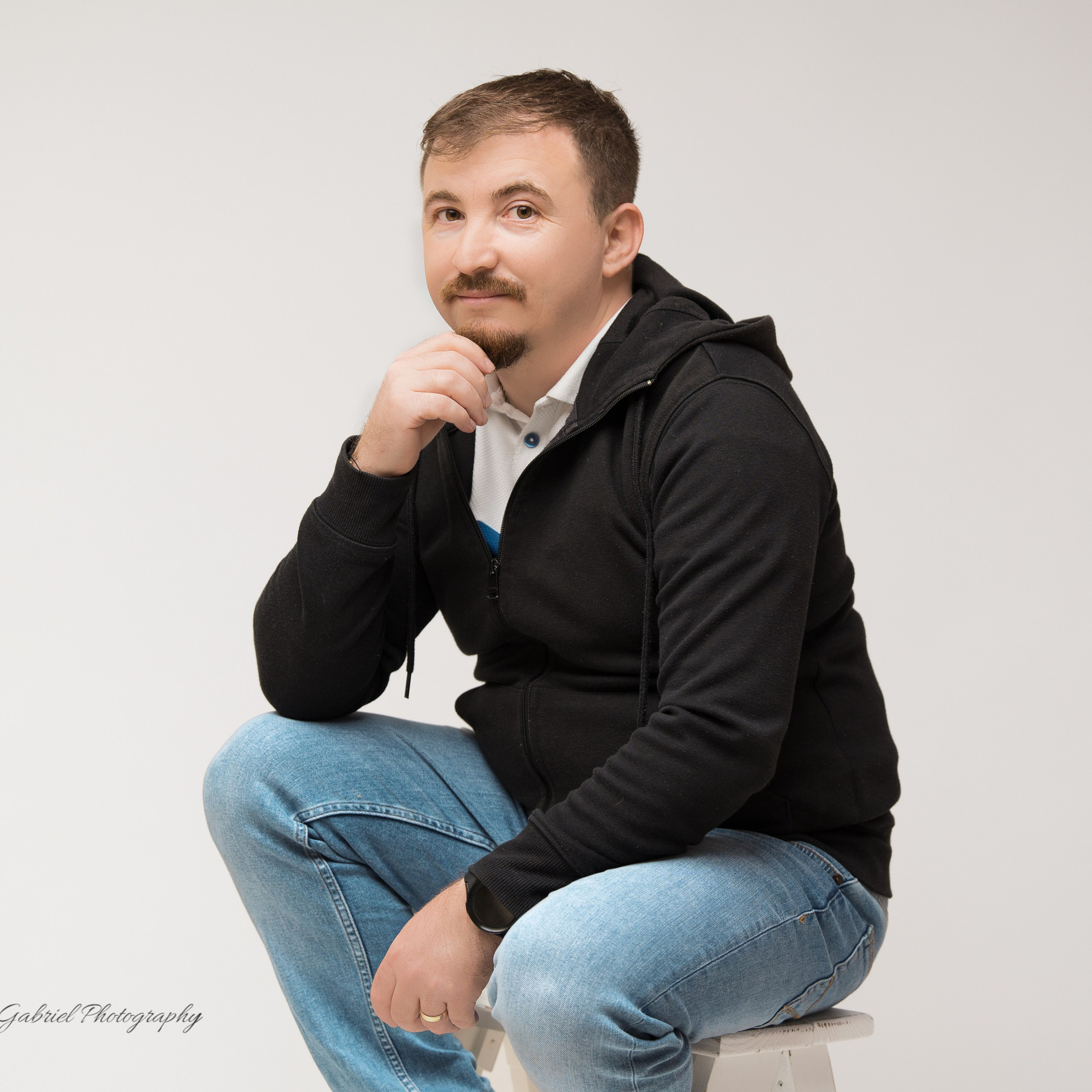About Me. Foto Studio — Fotograf de evenimente