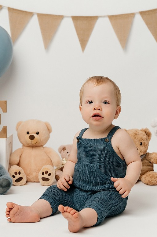 Cake smash outfits for boys. Newborn and family photographer. Hills District. Sydney
