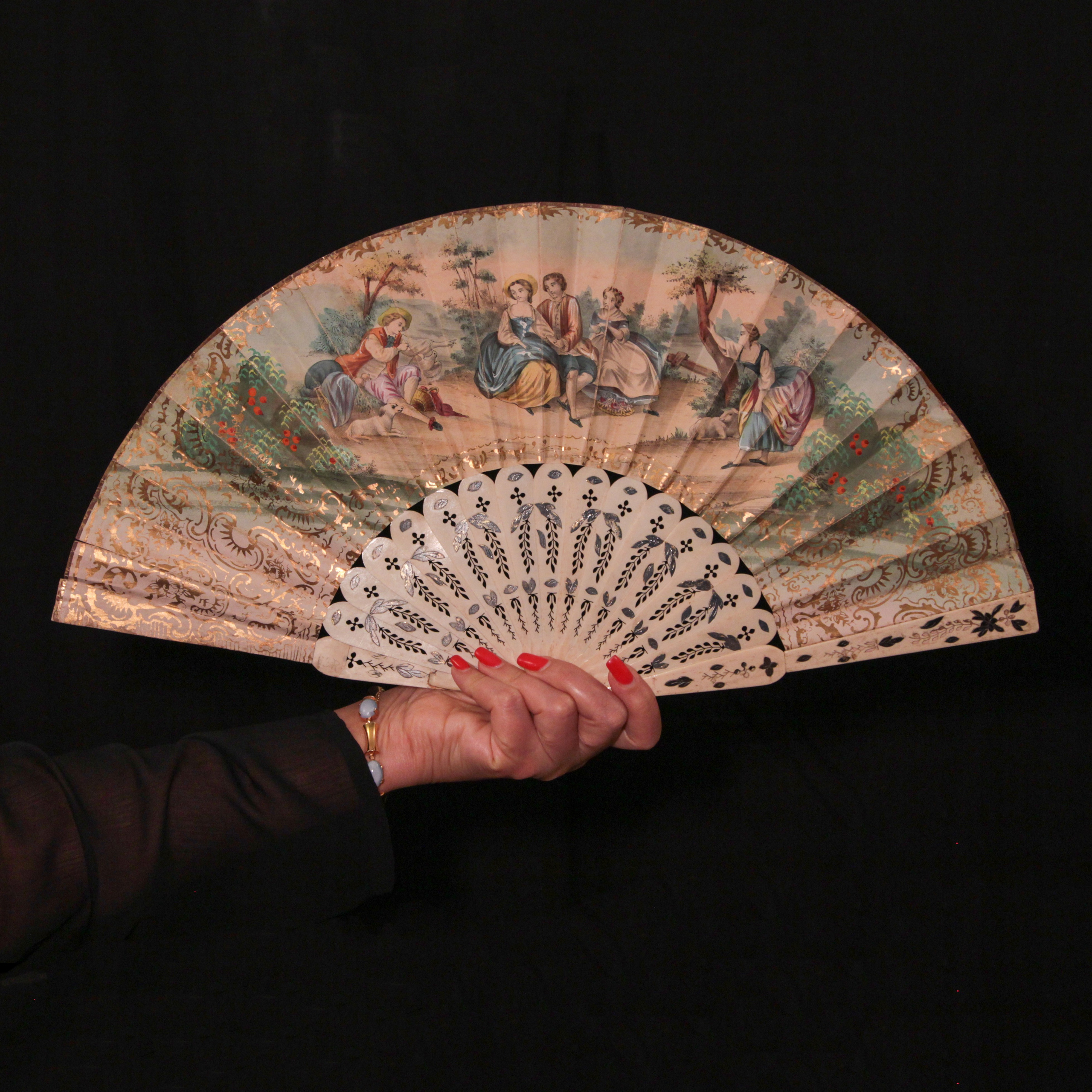 Antique fans. Современнные и актикварные украшения в Барселоне, Москве и Санкт-Петербурге