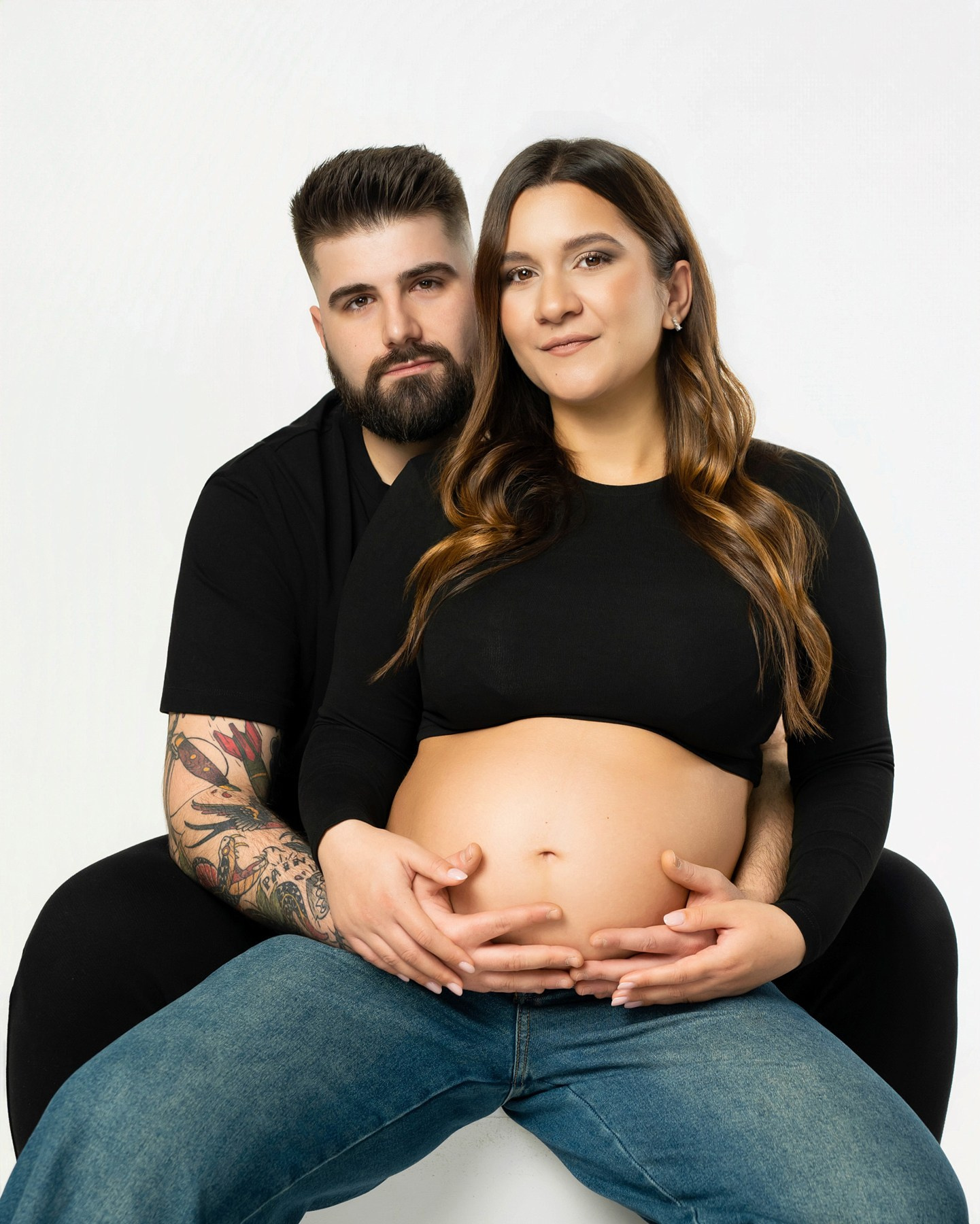 Servizio fotografico gravidanza di coppia a Vicenza, futura mamma e papà in studio
