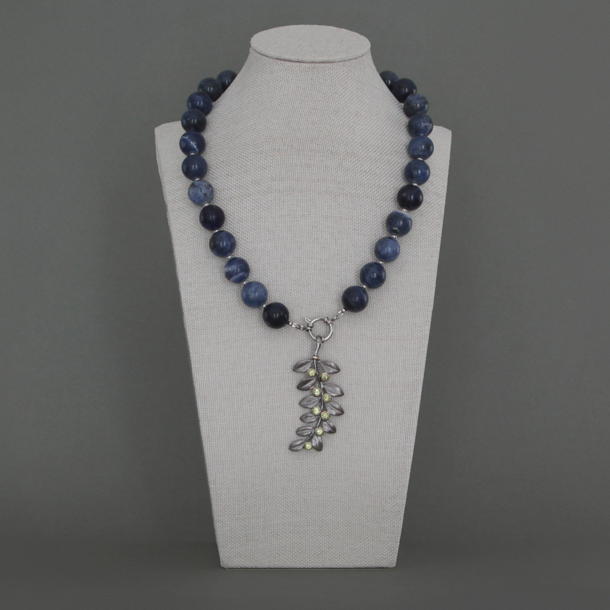 Modern Jewelry. Современнные и актикварные украшения в Барселоне, Москве и Санкт-Петербурге