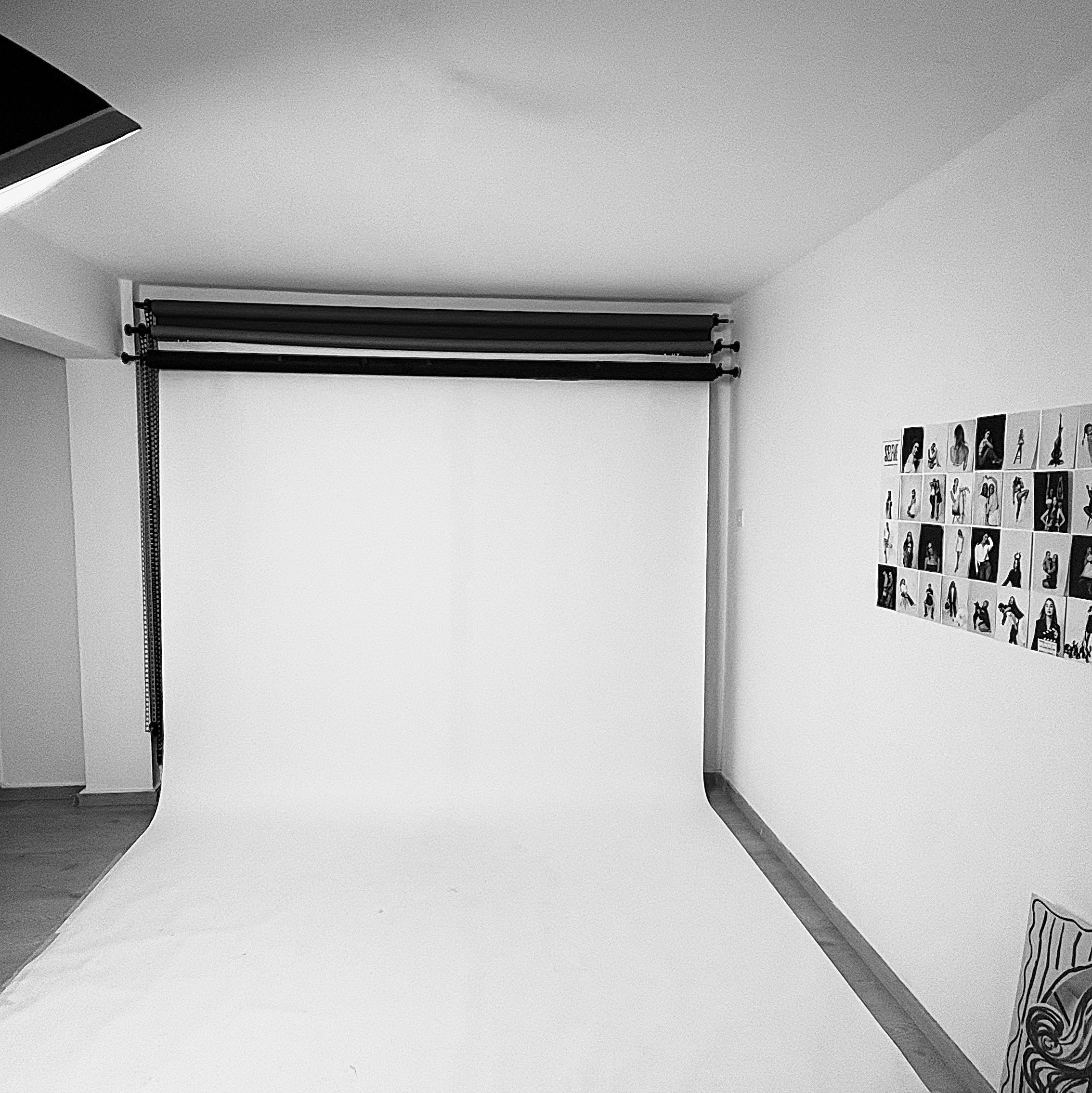 Интерьер студии автопортрета SELFME в Пафосе, Кипр