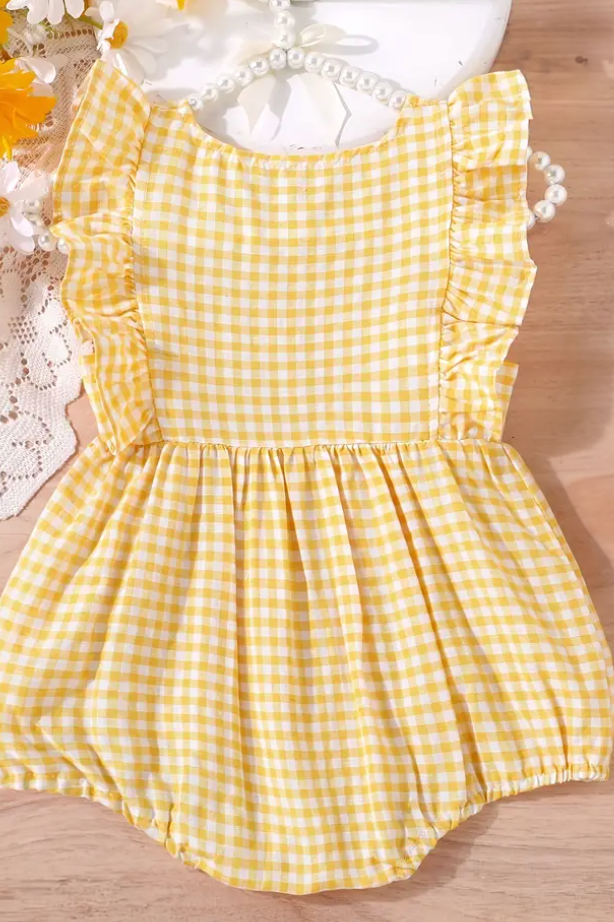 Cake smash outfits for girls. Newborn and family photographer. Hills District. Sydney