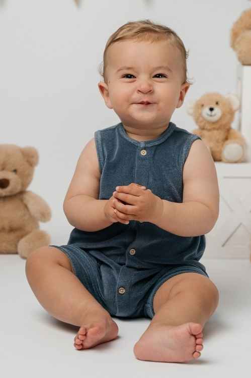 Cake smash outfits for boys. Newborn and family photographer. Hills District. Sydney