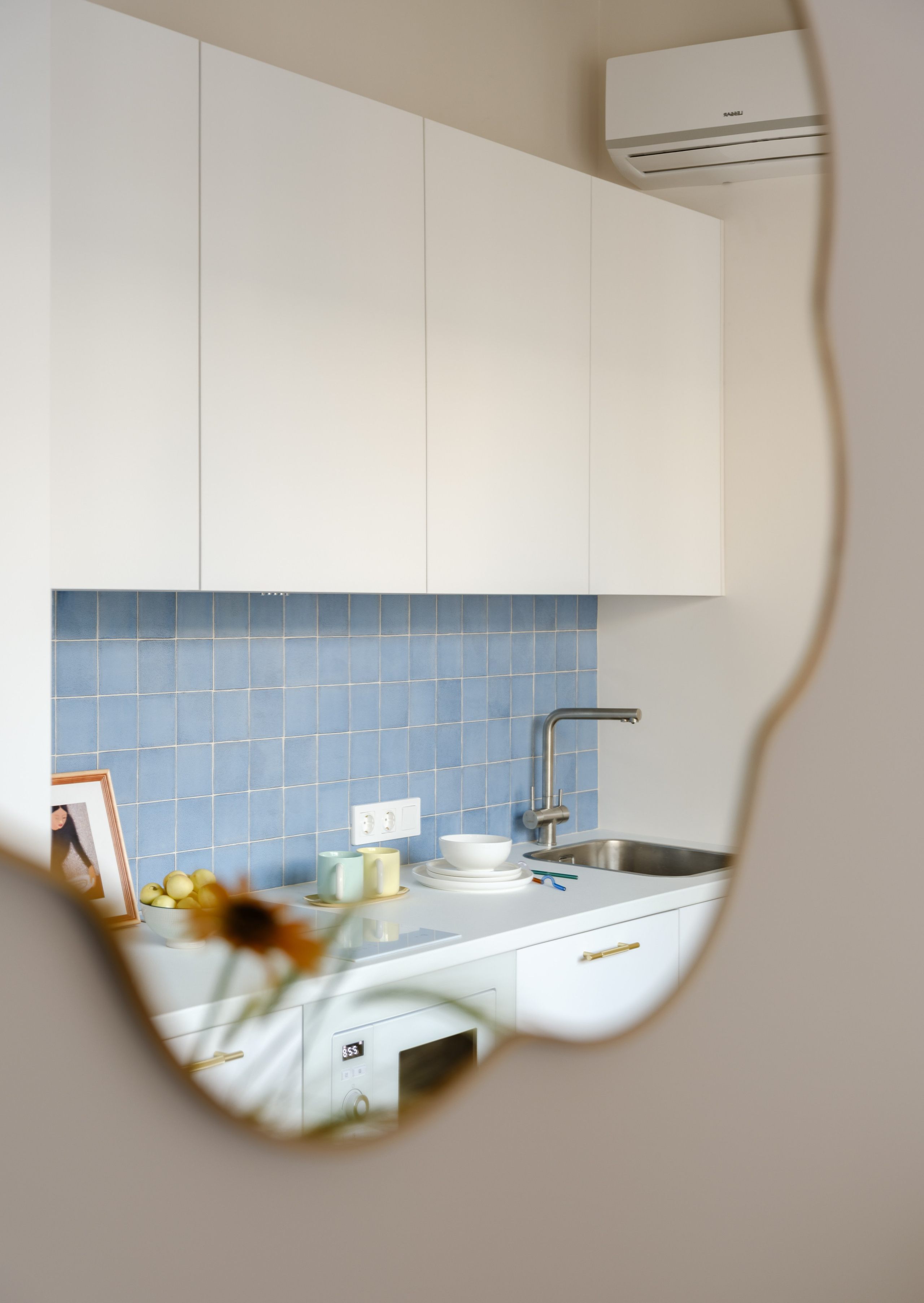 Винтажное зеркало в форме цветка