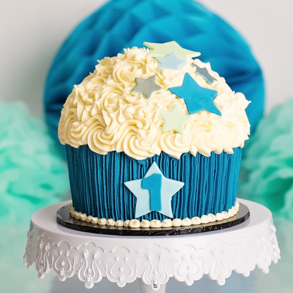 Cake smash session. Newborn and family photographer. Hills District. Sydney