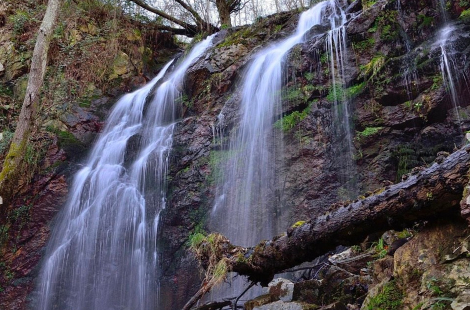 ФОТОСЕСІЯ НА ВОДОПАДІ В АСТУРІЇ. Fotógrafo de bodas y familias en España, Málaga, Marbella