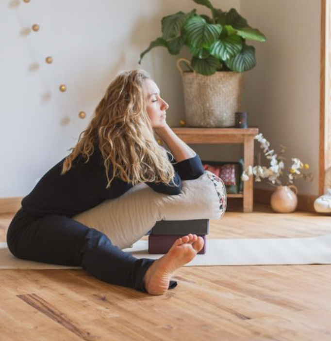 Yin yoga, jóga spánku a snu, yoga yinak. Mateřství. Nevýchova. Život v souladu s přírodou. Jóga