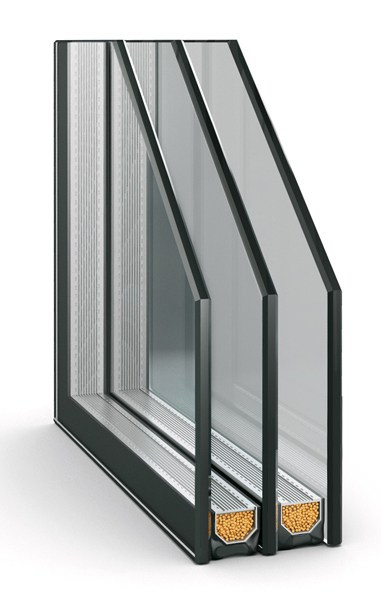 Двухкамерный стеклопакет с металлической дистанционной рамкой.