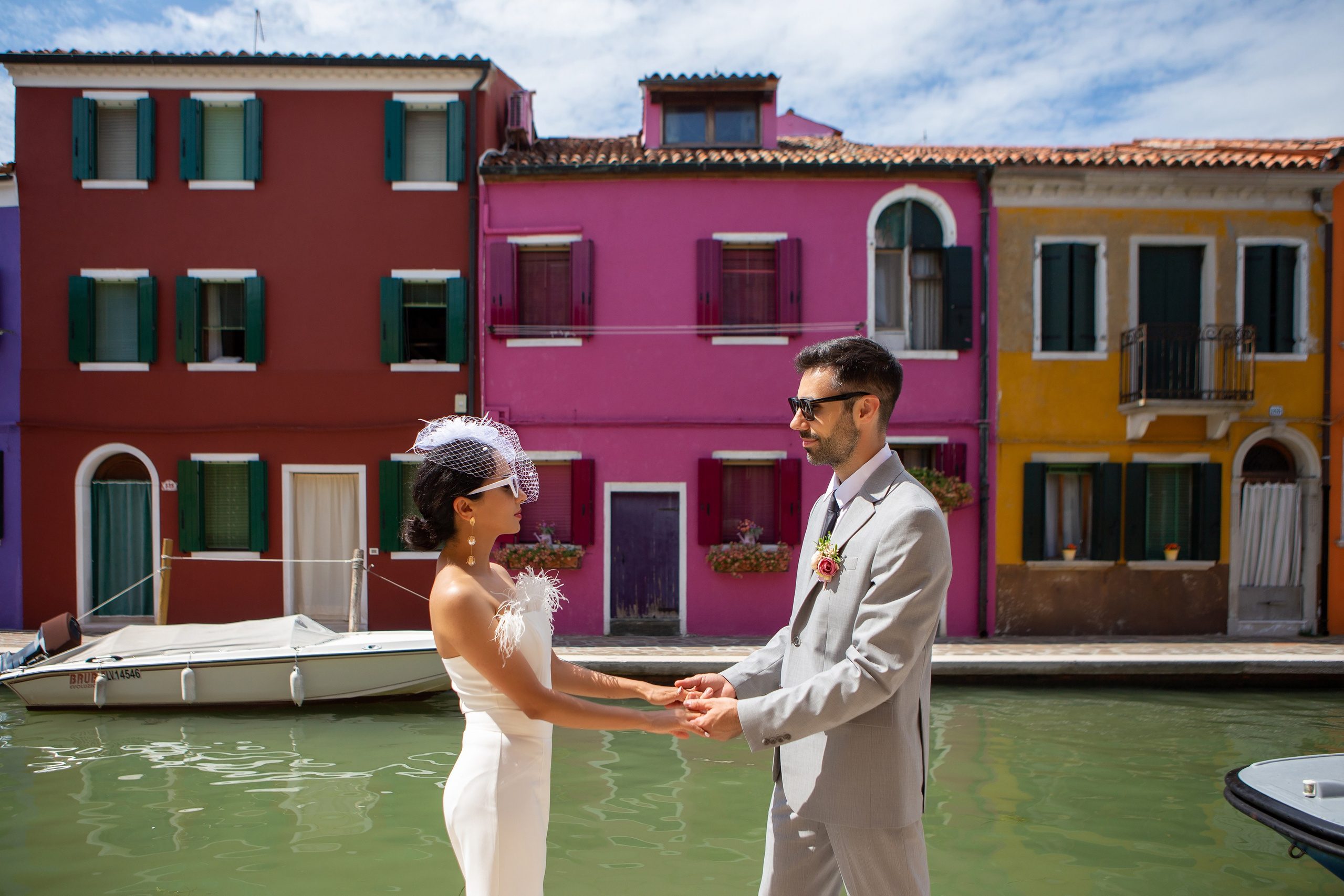 A Burano Wedding Guide: Photoshoot Among the Rainbow Houses of Venice