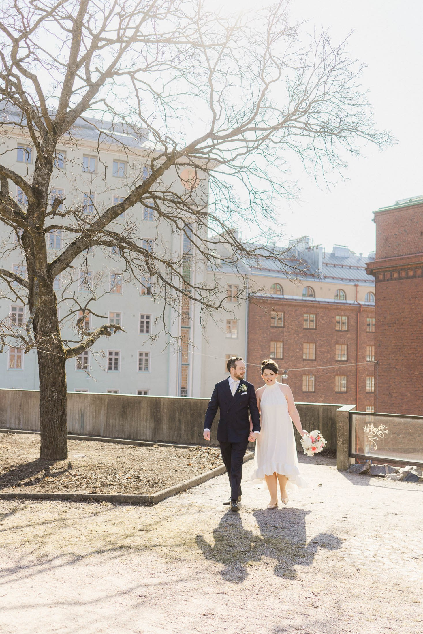 Hääkuvaaja Helsinki, Pariskunta rentoutuneena valokuvauksessa