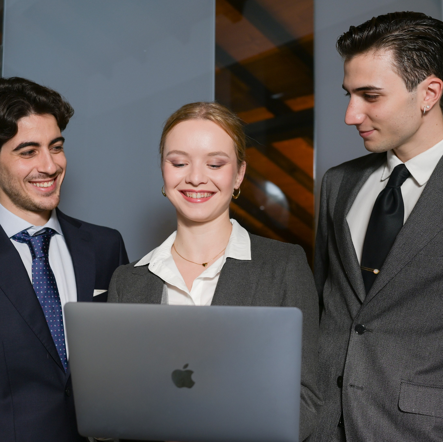 Sono Galina Ivanova fotografa di Milano&Torino, specializzata in ritratti di lavoro, contenuti per il personal brand, ritratti  di famiglia