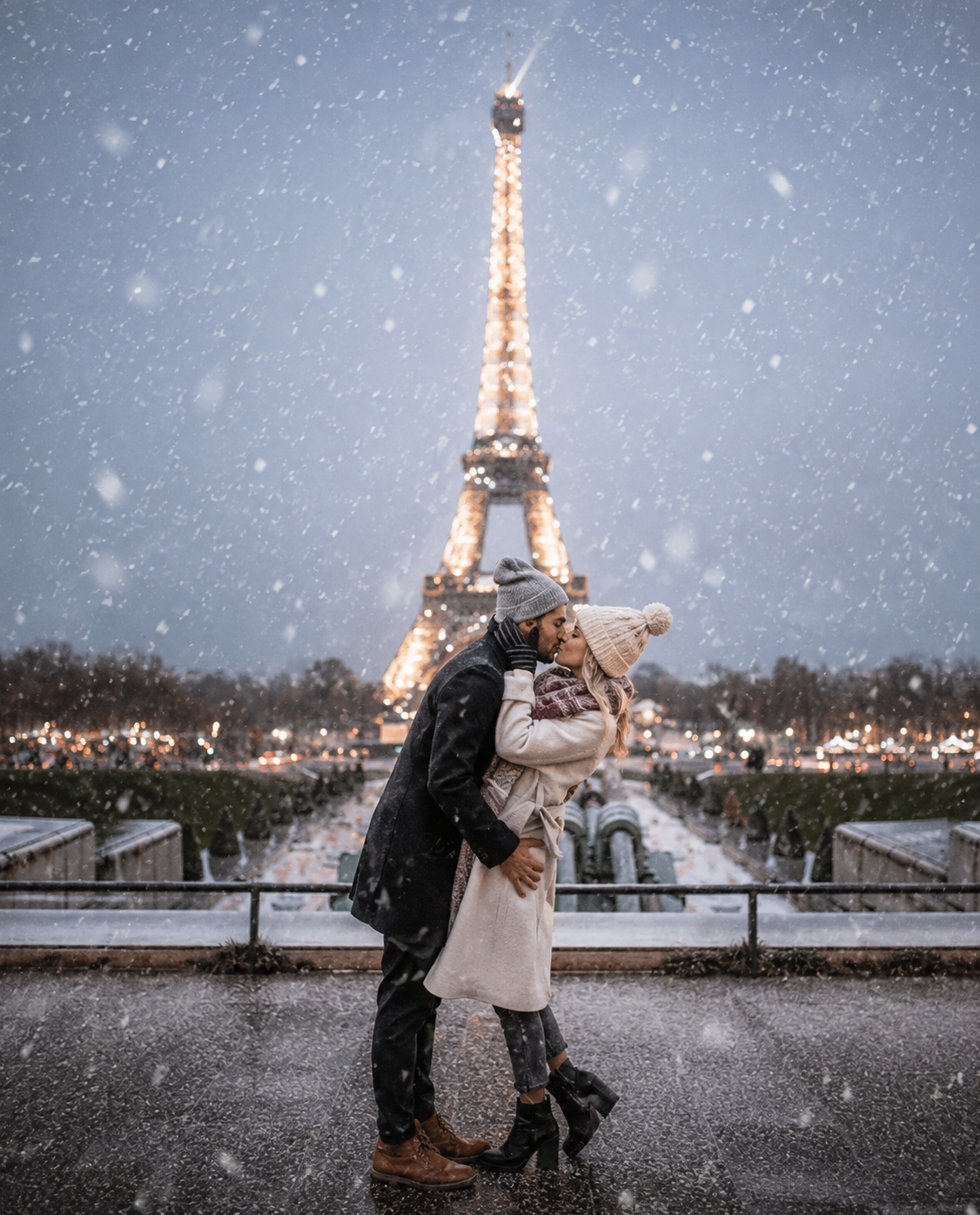 Christmas Photoshoot in Paris: Your Personalized Winter Photo & Film Experience. Photographe à Paris