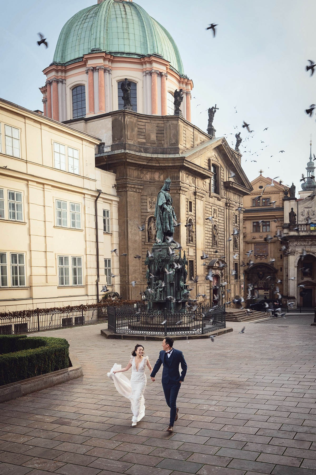 Jessica & Ronald — Misty November Pre-Wedding in Prague