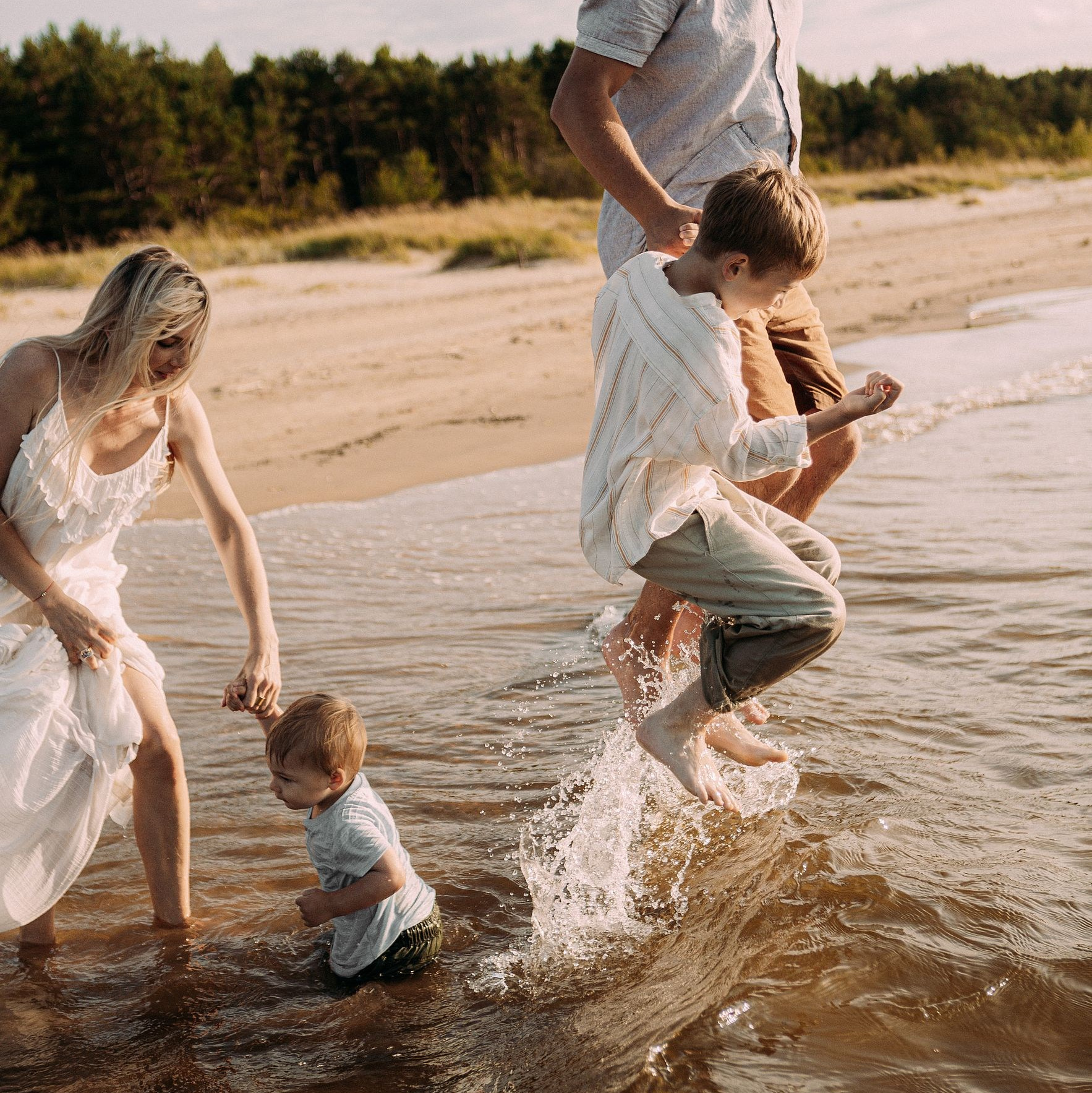 IETEIKUMI ĢIMENES FOTOSESIJAI