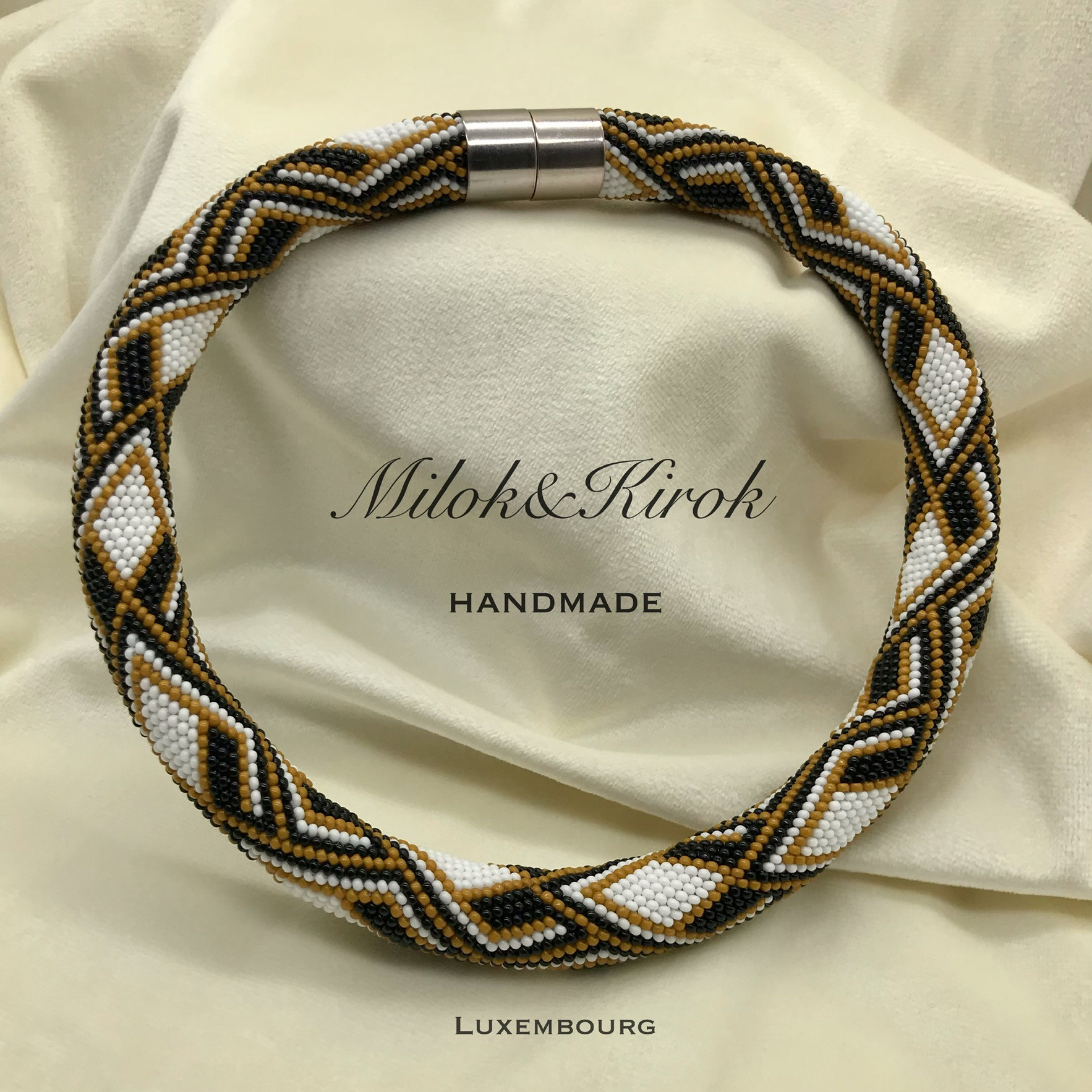 Collier, bracelet de perles japonaises Toho. Crochet. 44 cm 3 couleurs. Милок и Кирок это позитивные и реальные персоны из Люксембурга, много