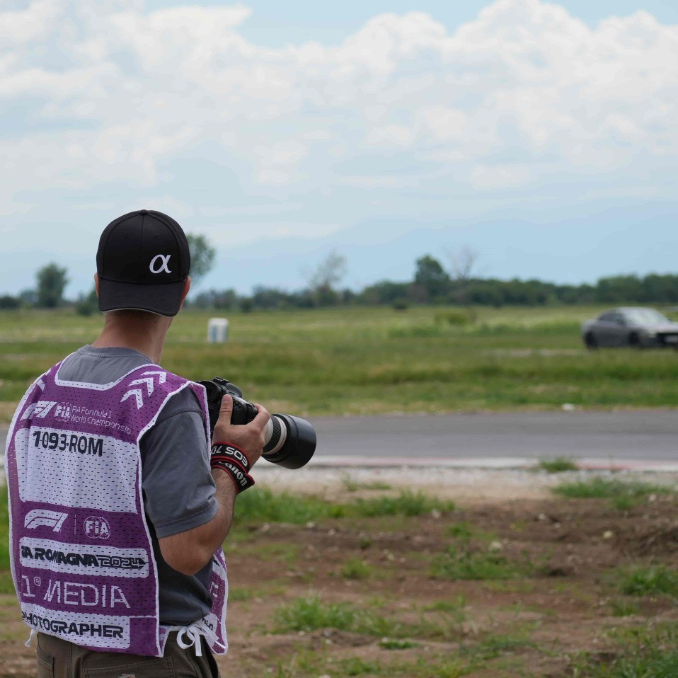 PhotoAdrenaline.com, Contacts