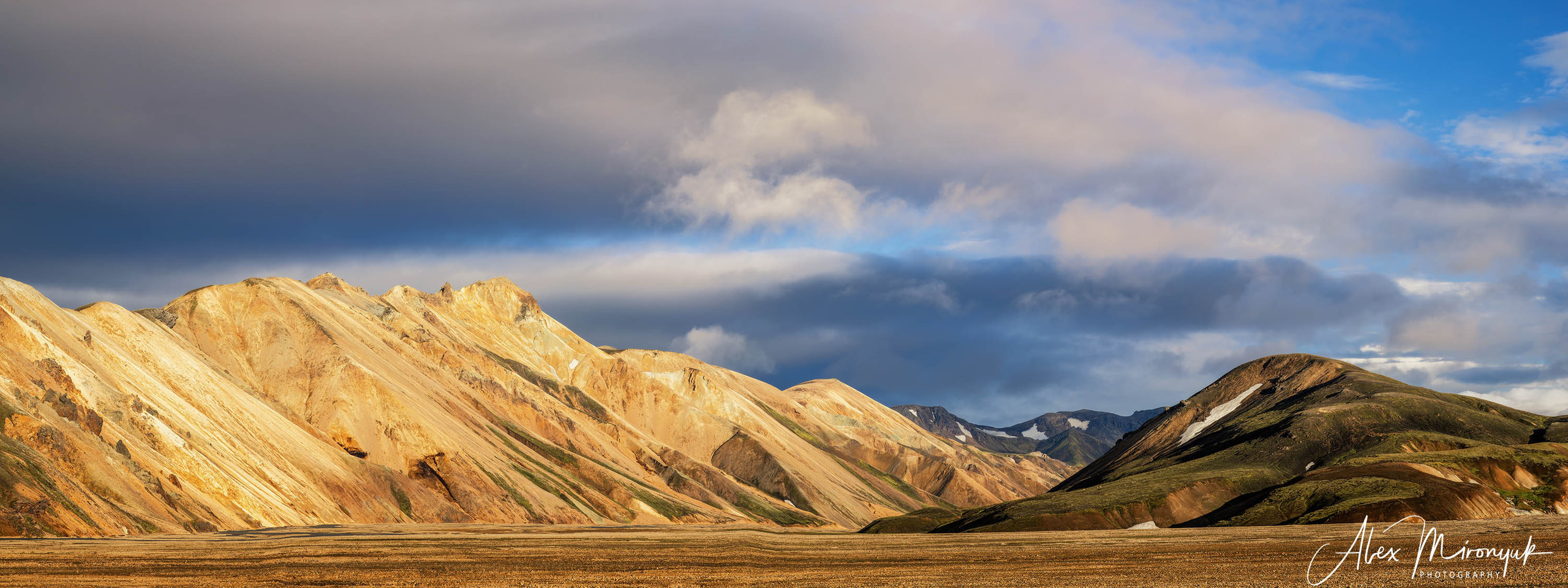 Iceland Hiking Adventure. Pet, Senior, Landscape, portrait studio, photographer in Miami and Sou
