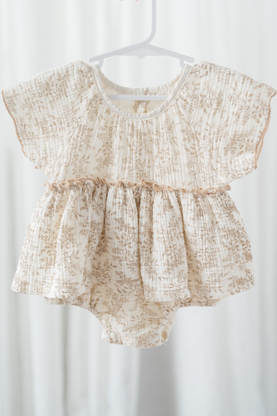 Cake smash outfits for girls. Newborn and family photographer. Hills District. Sydney