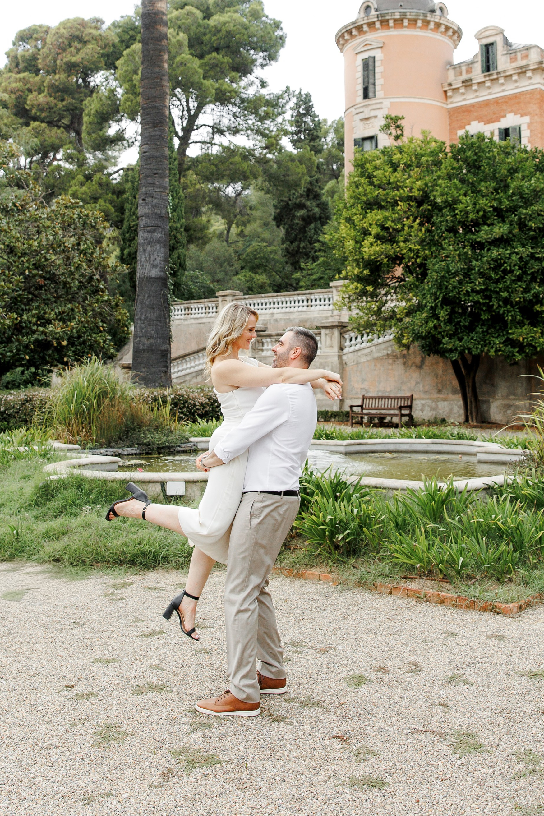 Romantic engagement session in Barcelona with destination couple