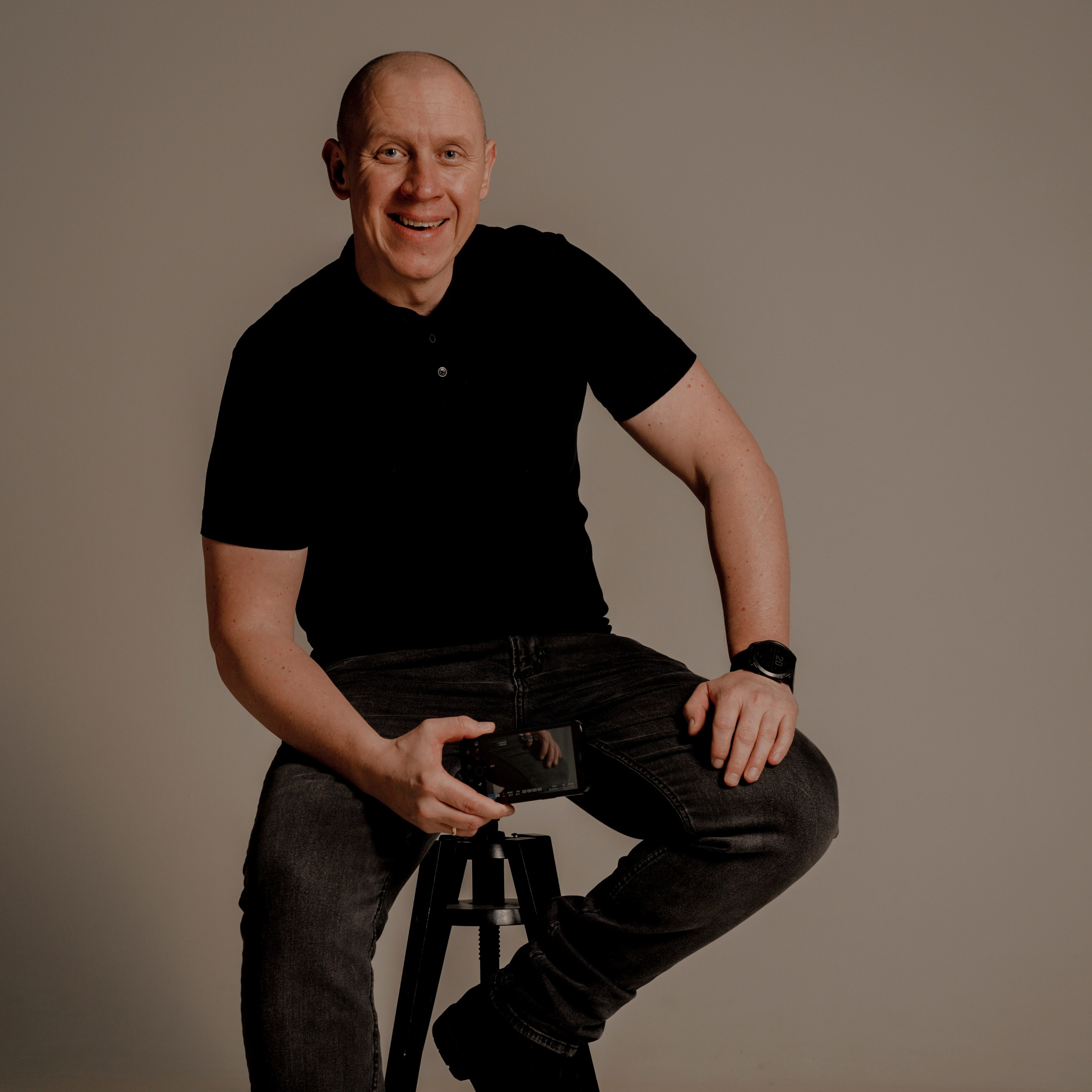 IPhone or Android? experience story. Video shooting and creating with phone, iPhone Video School