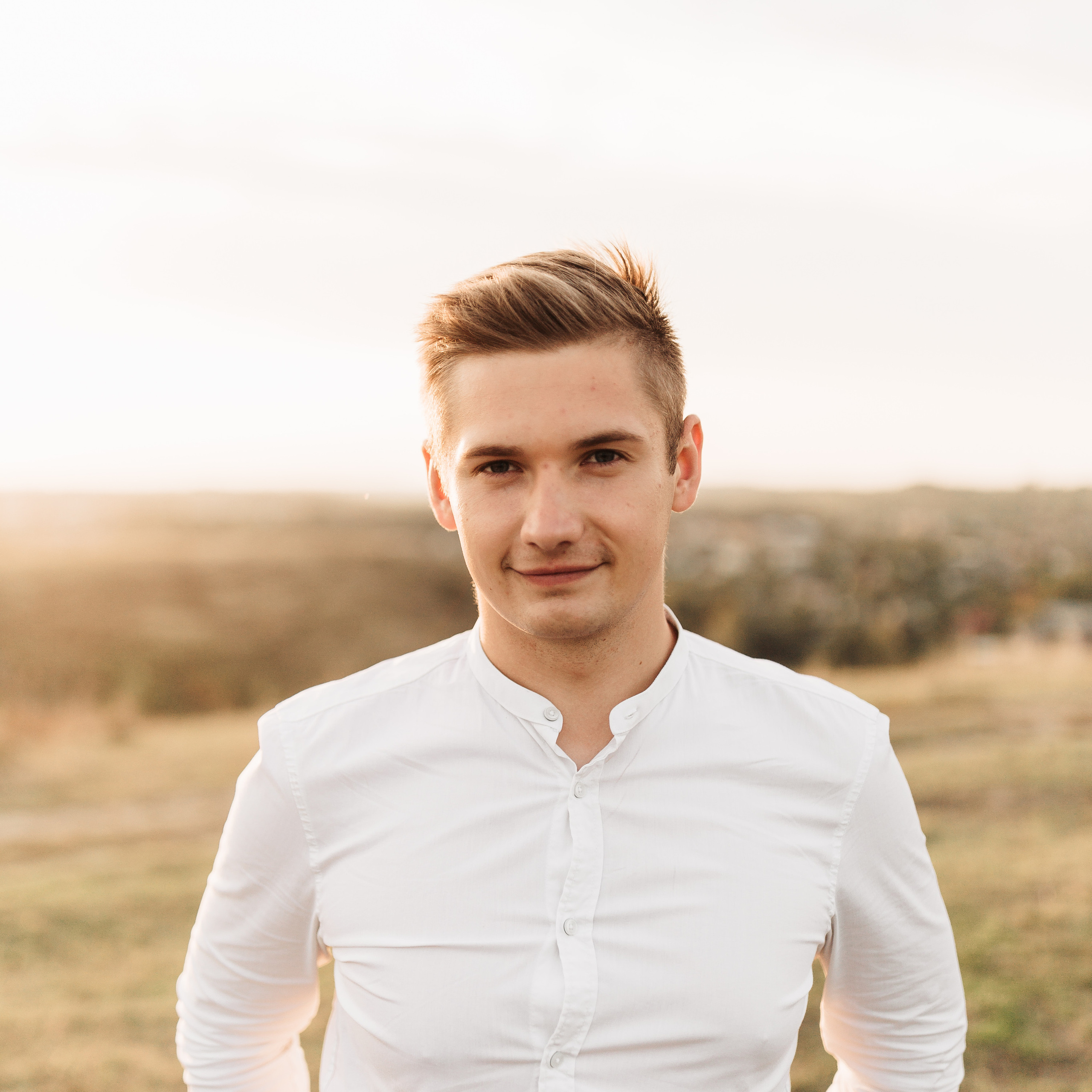 Фотограф, що займається репортажною зйомкою по всій Україні.