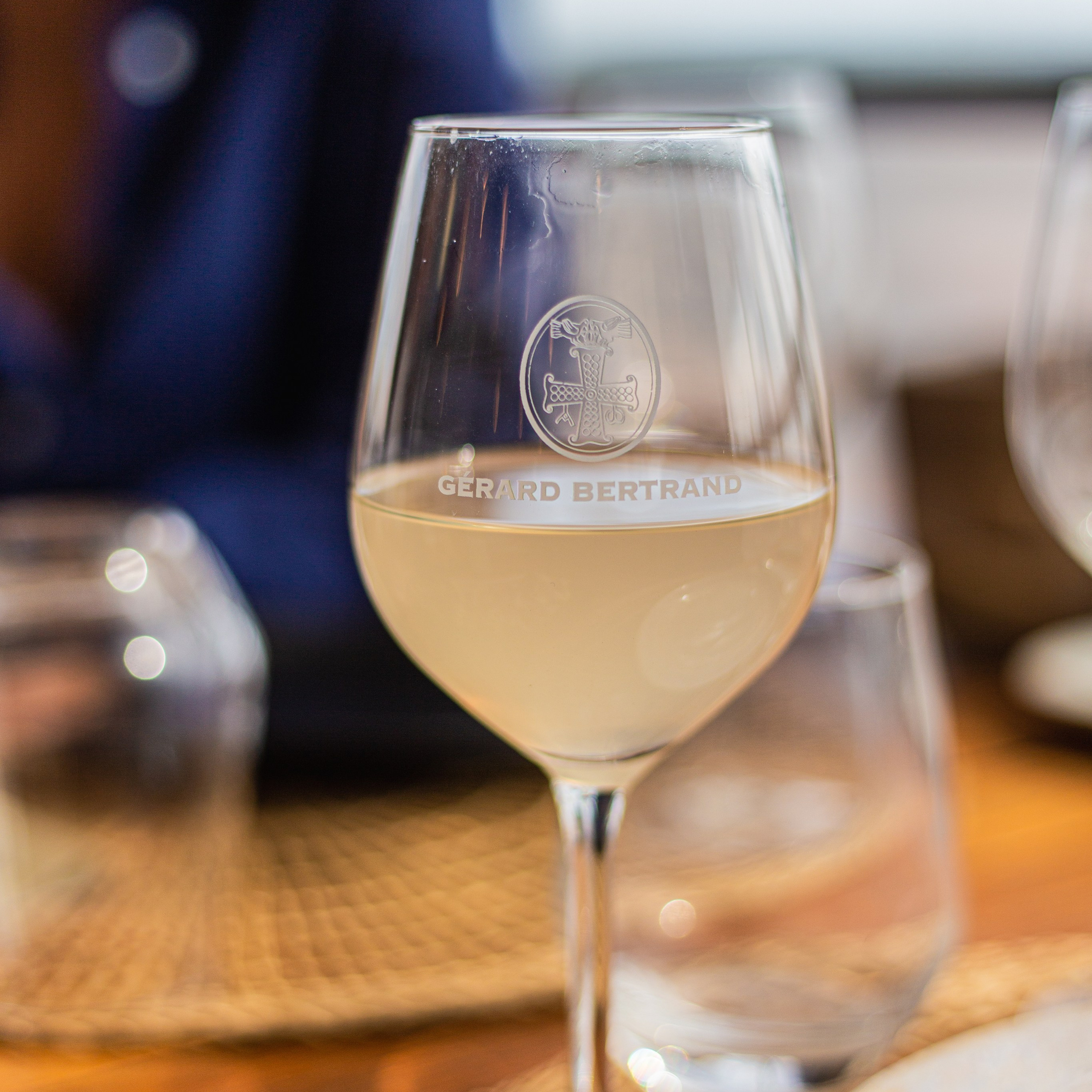 Photographe professionnelle à Poitiers, Tours et Châtellerault | Studio photo entre Poitiers et Tours – portraits, familles, entreprises, ma