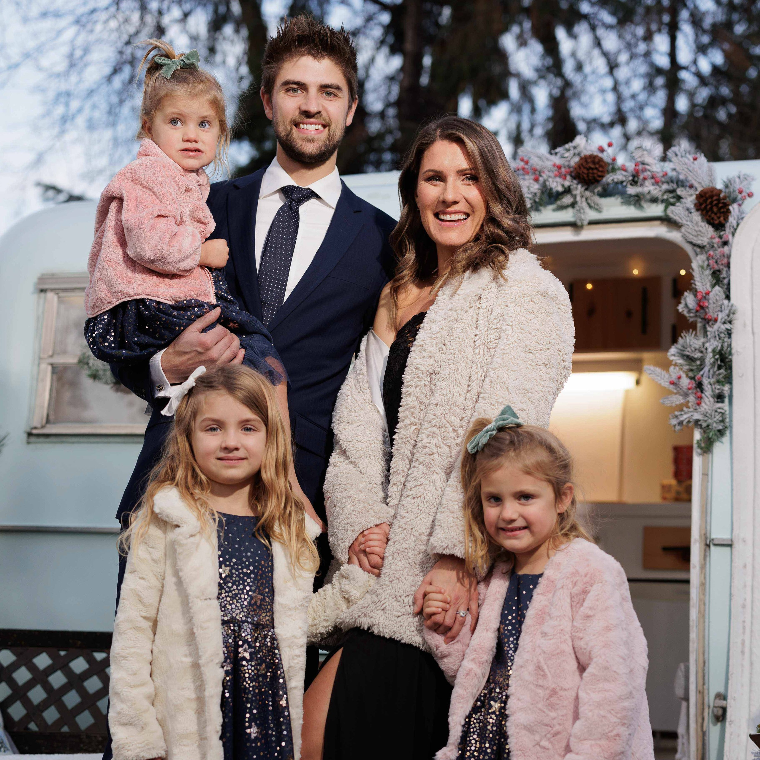 Christmas mini session. Wedding photographers in Winnipeg