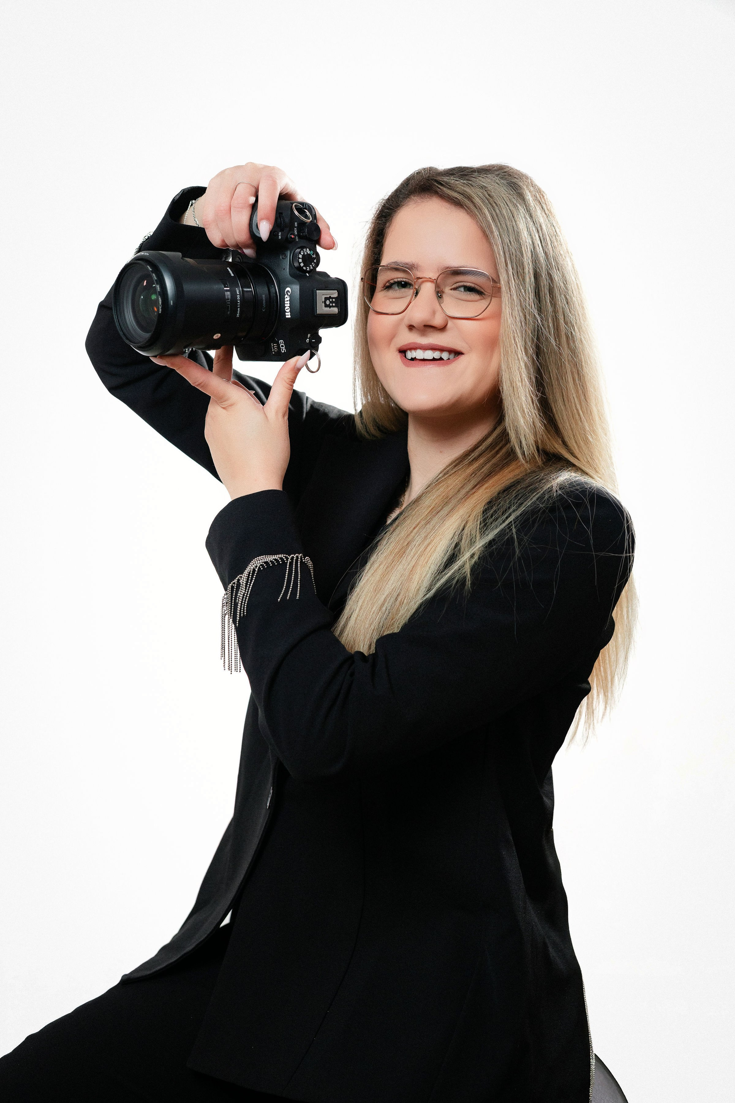 Despre Noi. Events Photographer Miruna Buculei