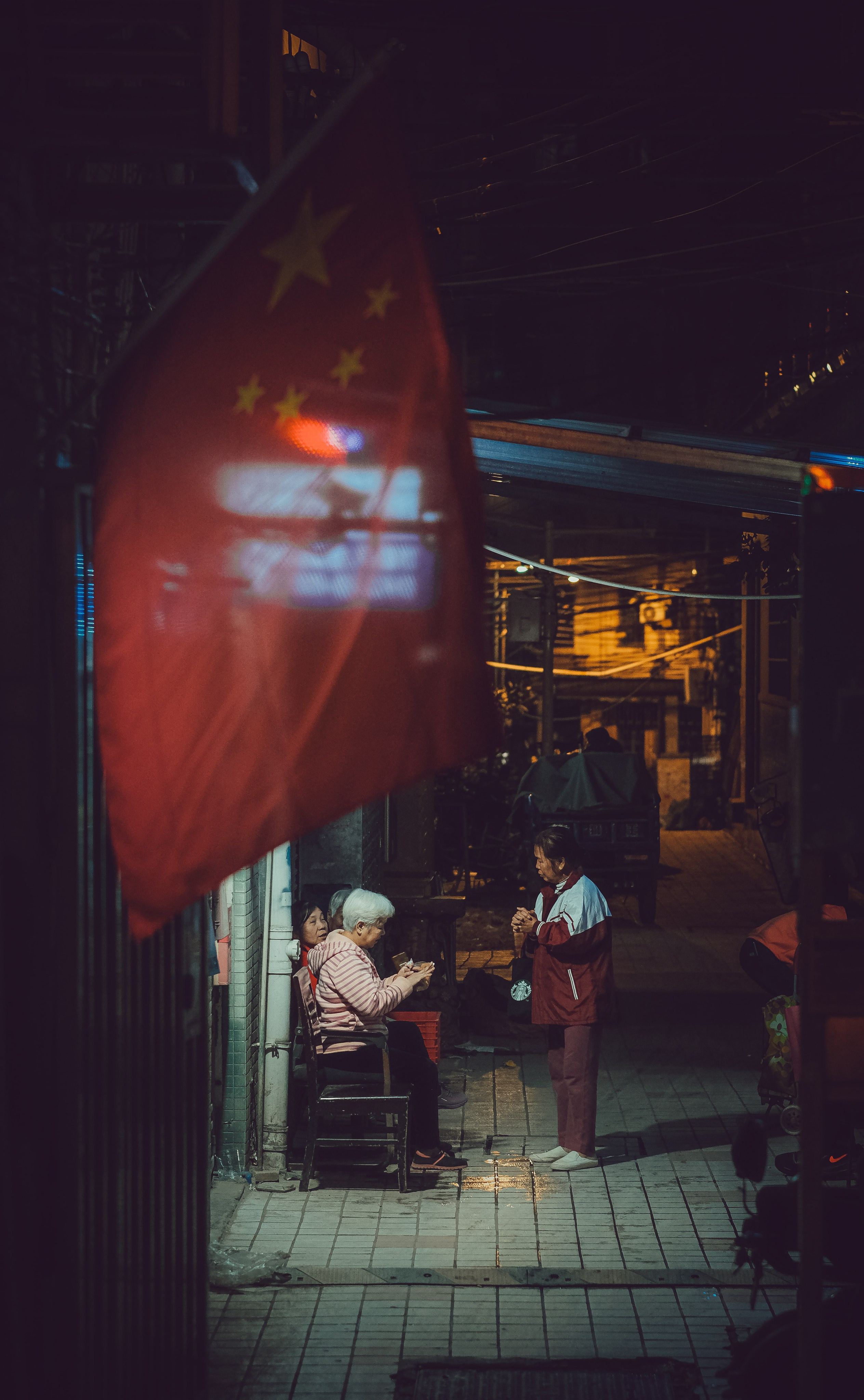 Caihong Bridge Station (彩虹桥站) Line 11 and 8 | Street Photography, China