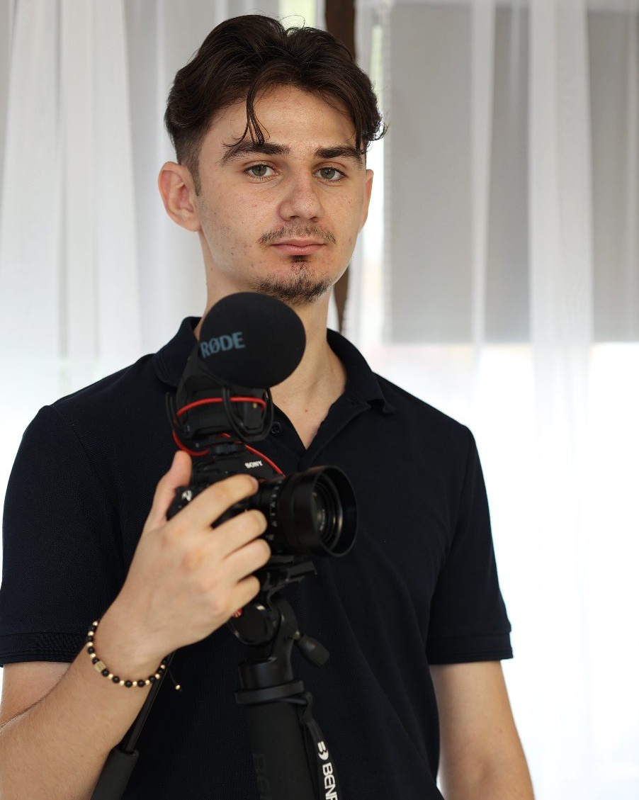 Despre noi. Capturăm clipe, Transmitem emoții, Creăm amintiri de neuitat!