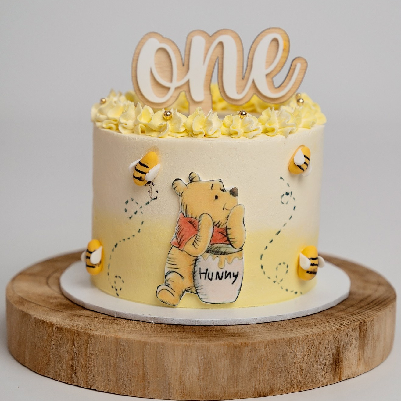 Cake smash session. Newborn and family photographer. Hills District. Sydney