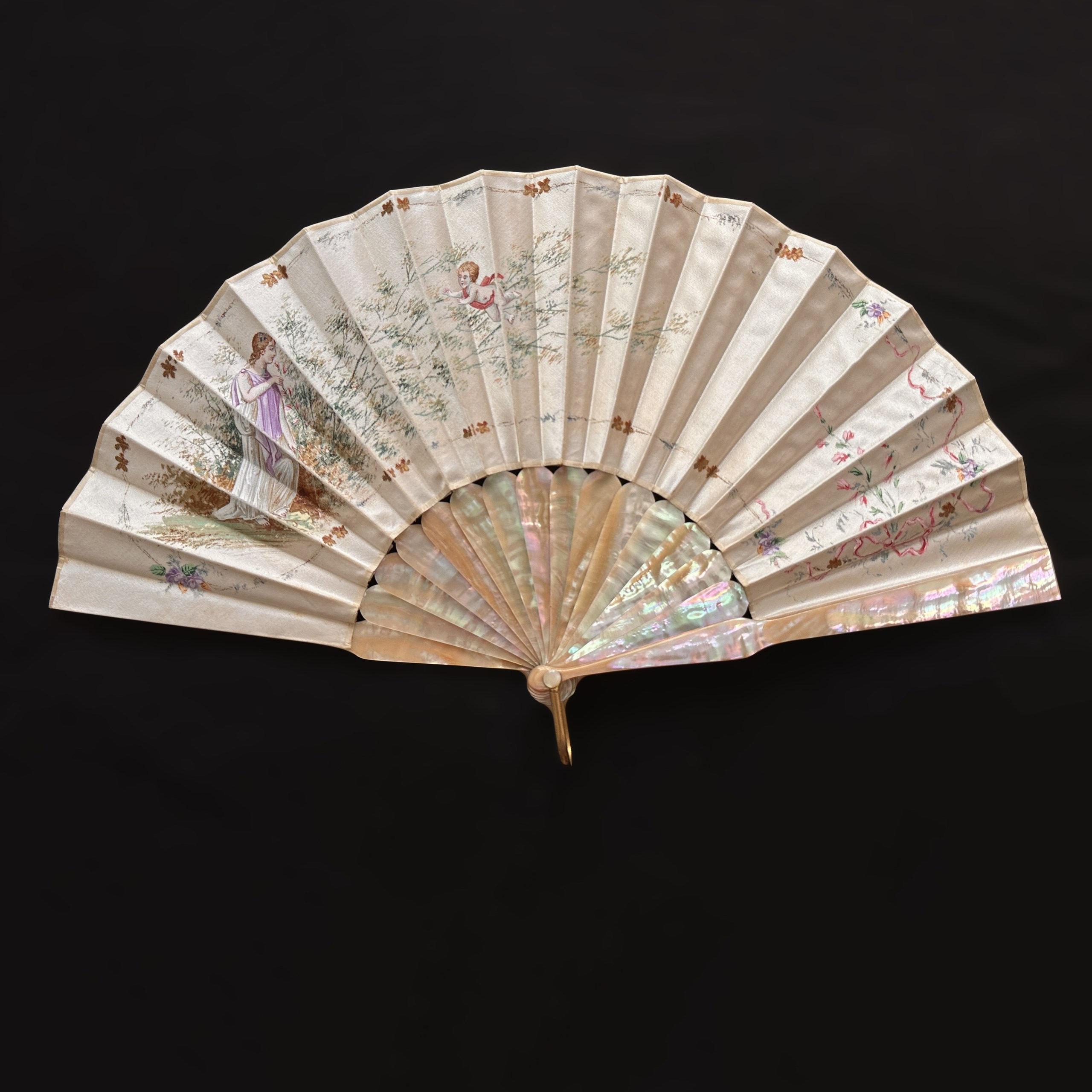 Antique fans. Современнные и актикварные украшения в Барселоне, Москве и Санкт-Петербурге