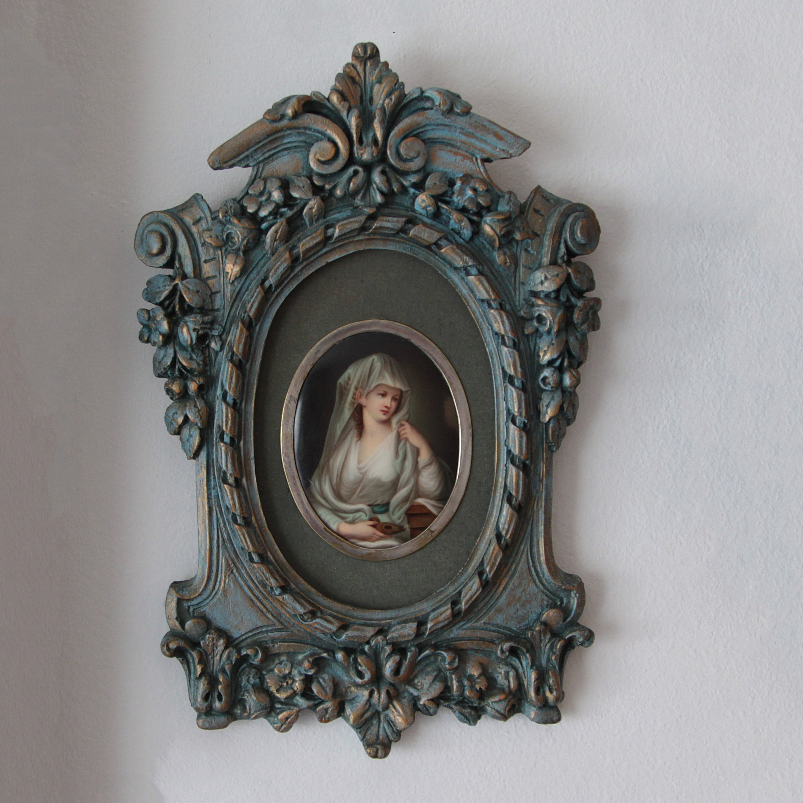 An exquisite world of tableware and decorative items. Современнные и актикварные украшения в Барселоне, Москве и Санкт-Петербурге